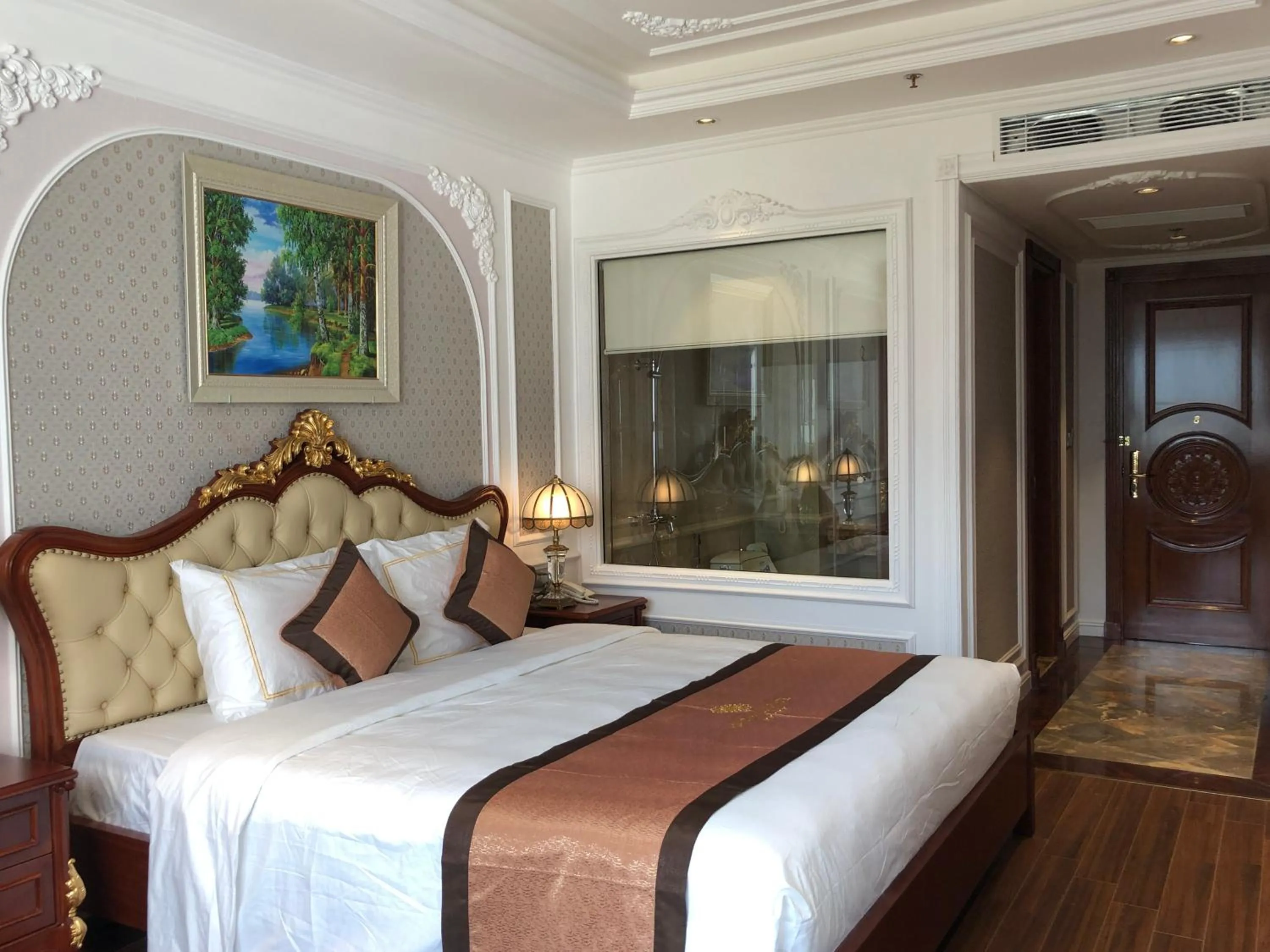 Hoang Nham Luxury Hotel