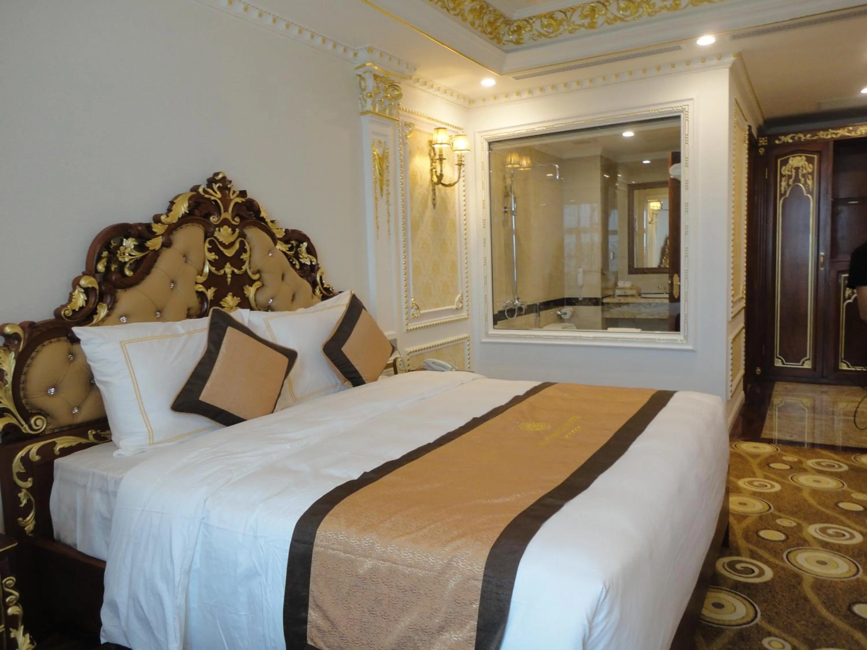 Hoang Nham Luxury Hotel