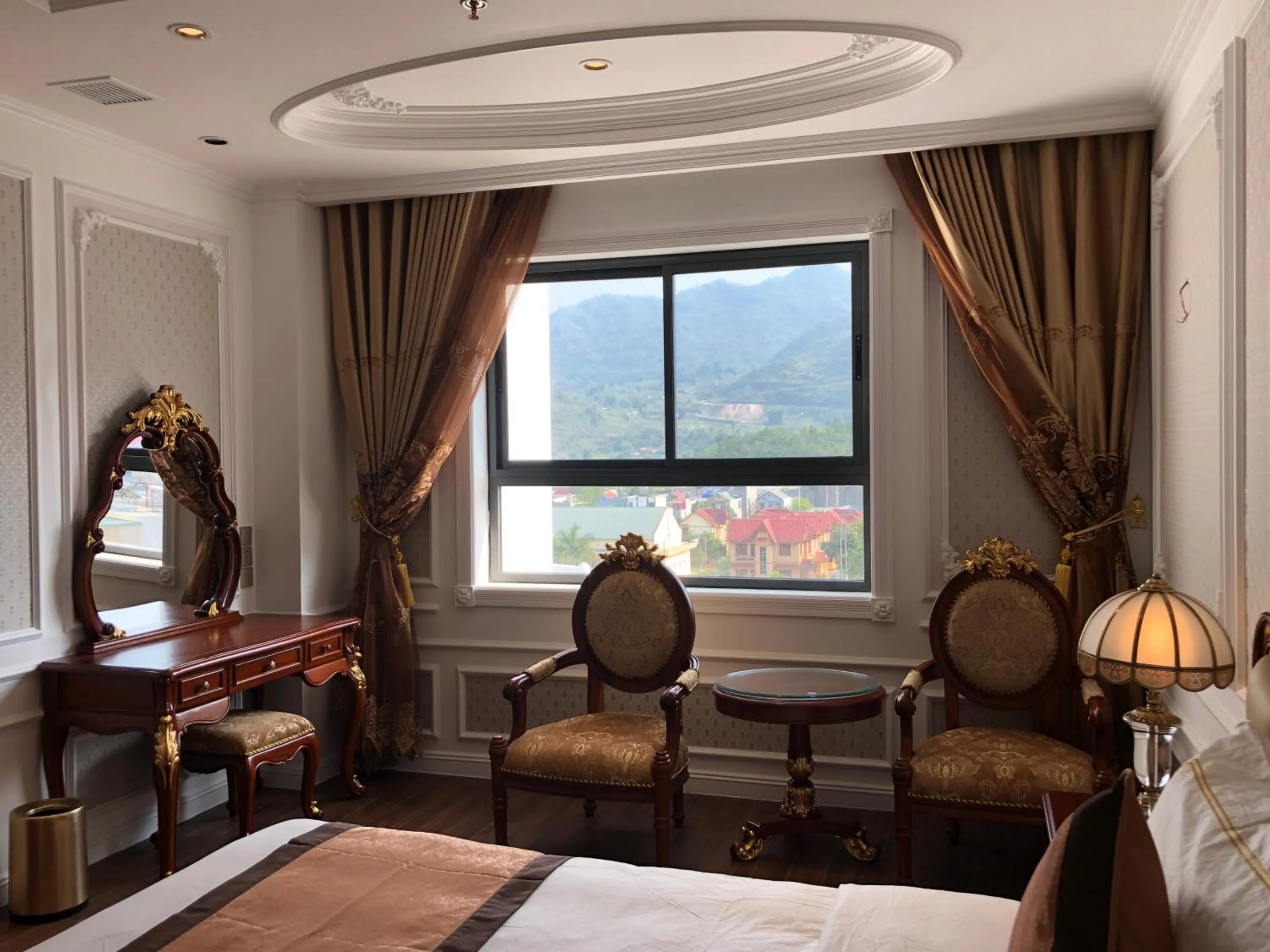 Hoang Nham Luxury Hotel