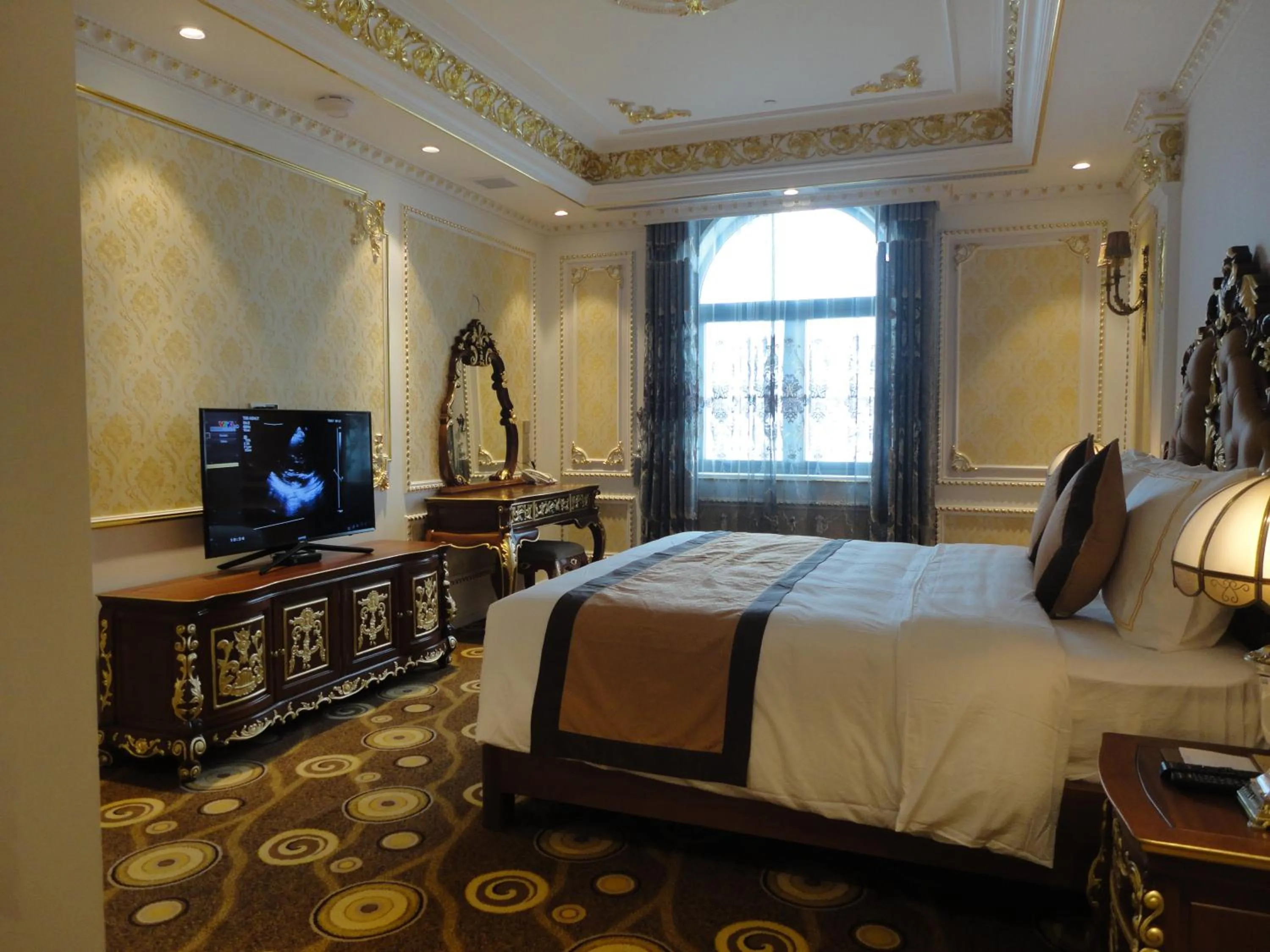 Hoang Nham Luxury Hotel