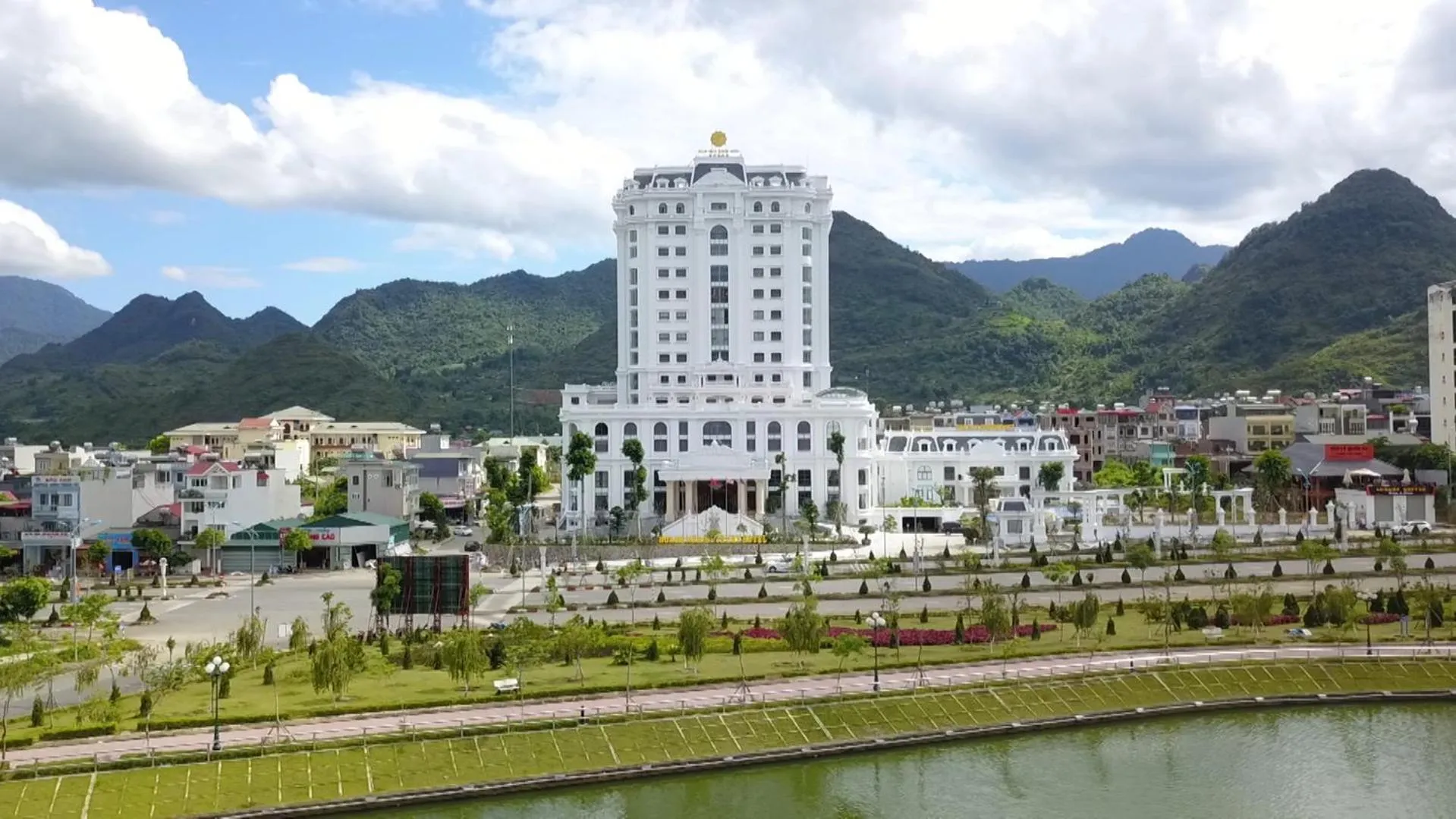 Hoang Nham Luxury Hotel