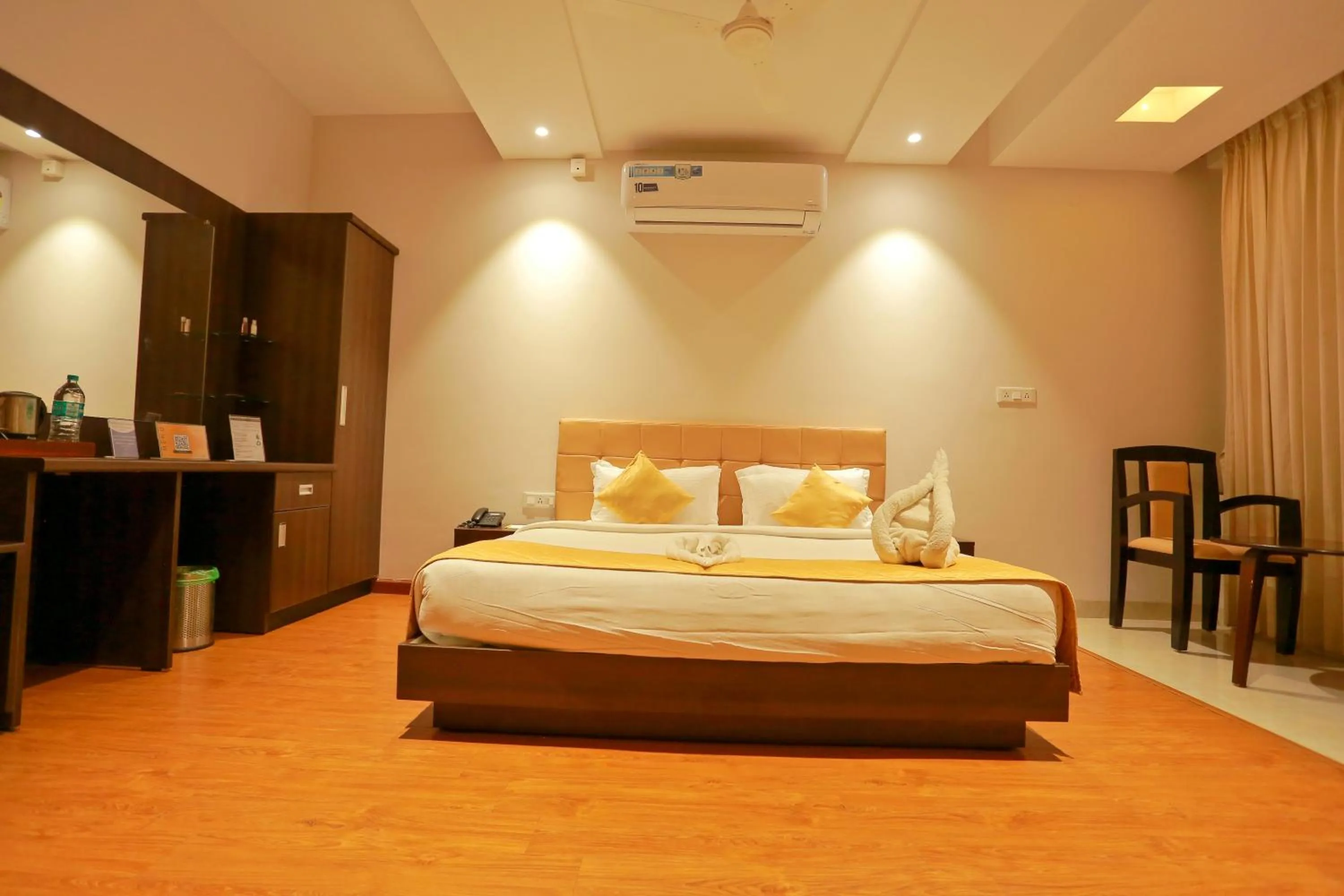 Bed in Grand Signature Hotel & spa