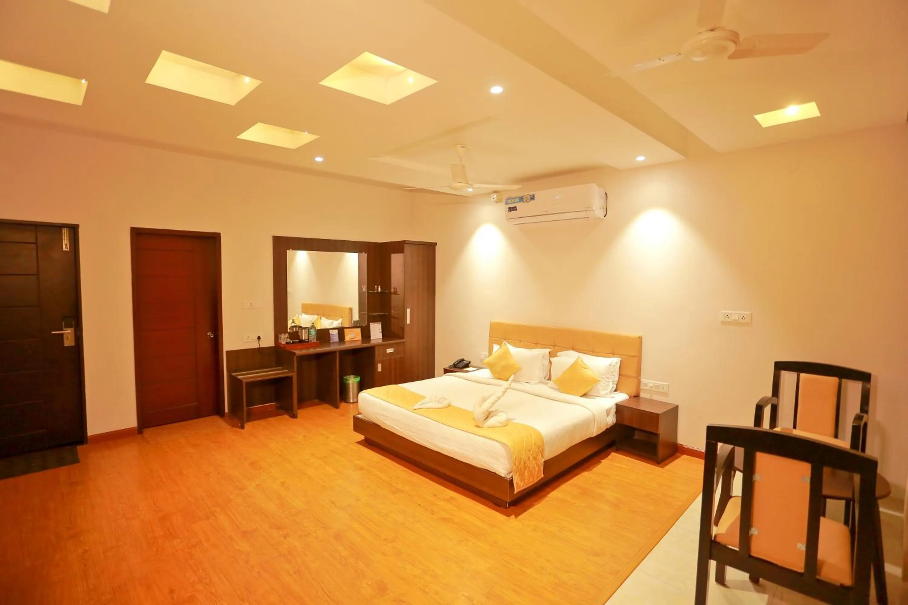 Bedroom, Bed in Grand Signature Hotel & spa