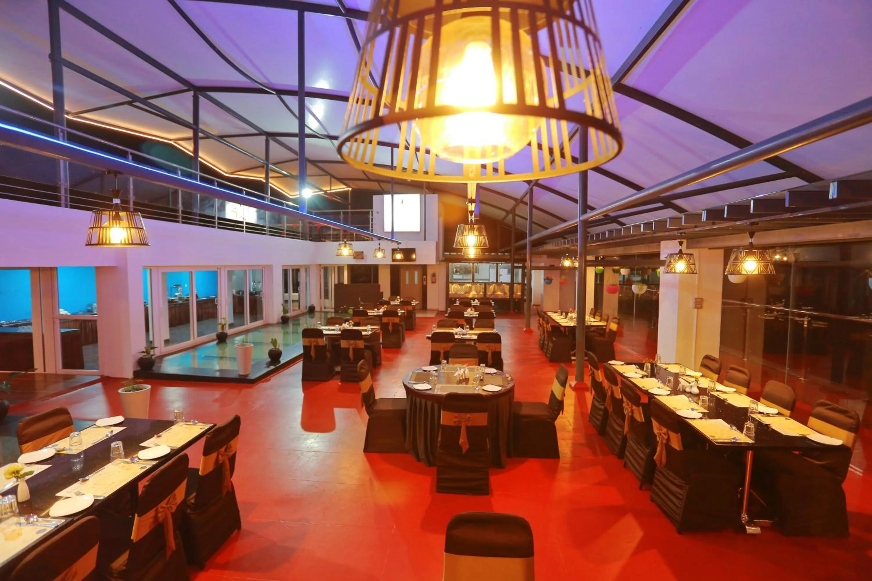 Restaurant/places to eat in Grand Signature Hotel & spa