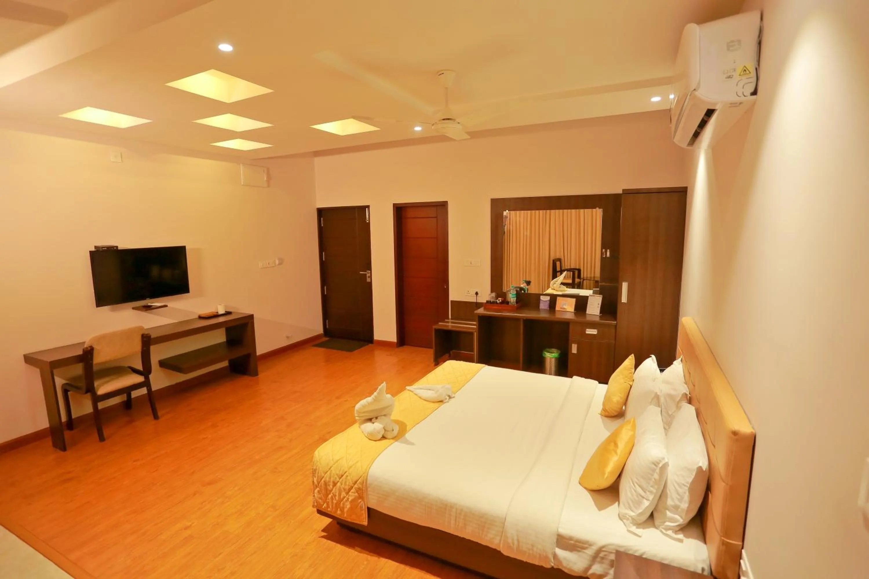 Bedroom, Bed in Grand Signature Hotel & spa