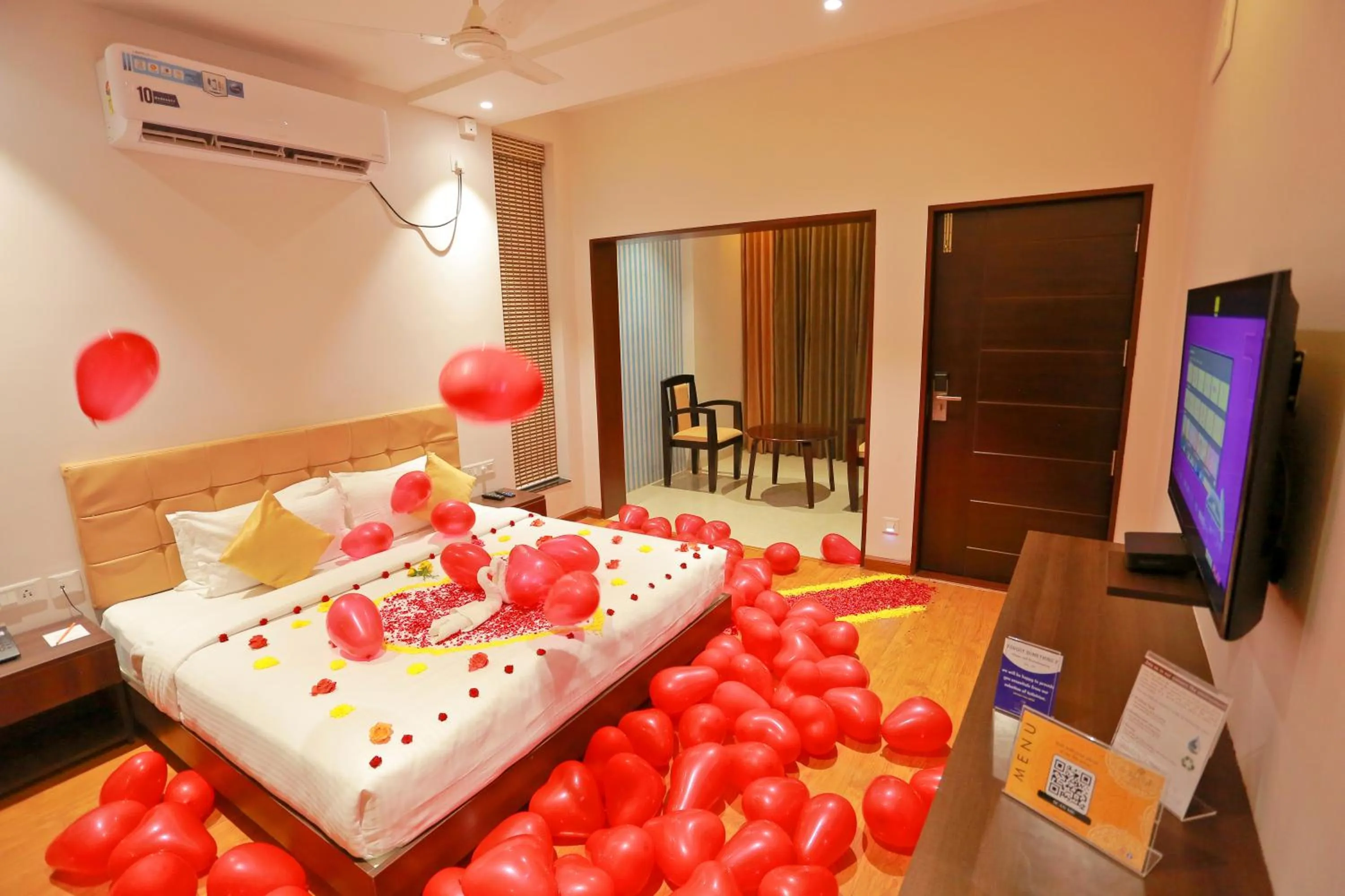 Bedroom, Bed in Grand Signature Hotel & spa