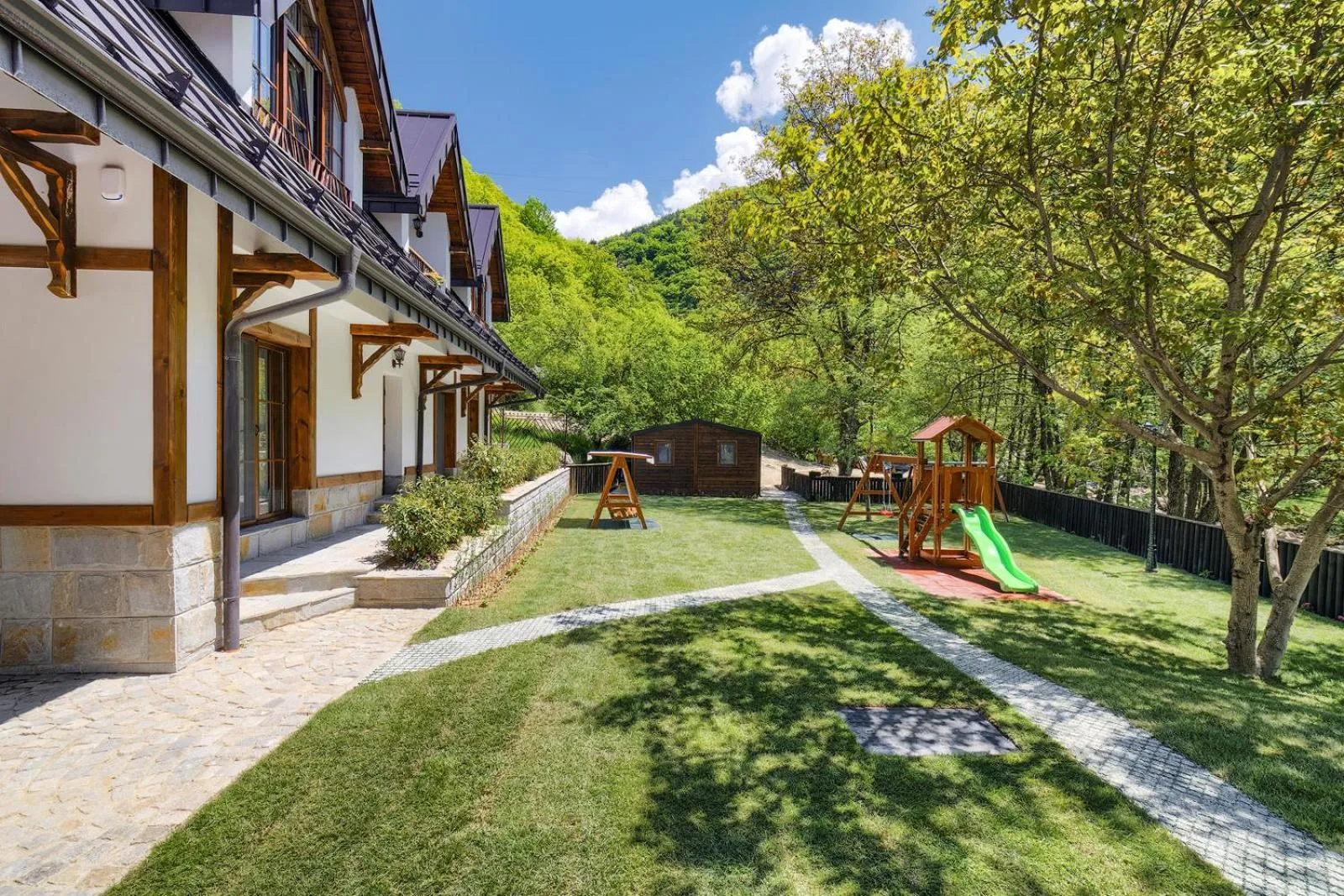 Property building in Hotel Apostolite