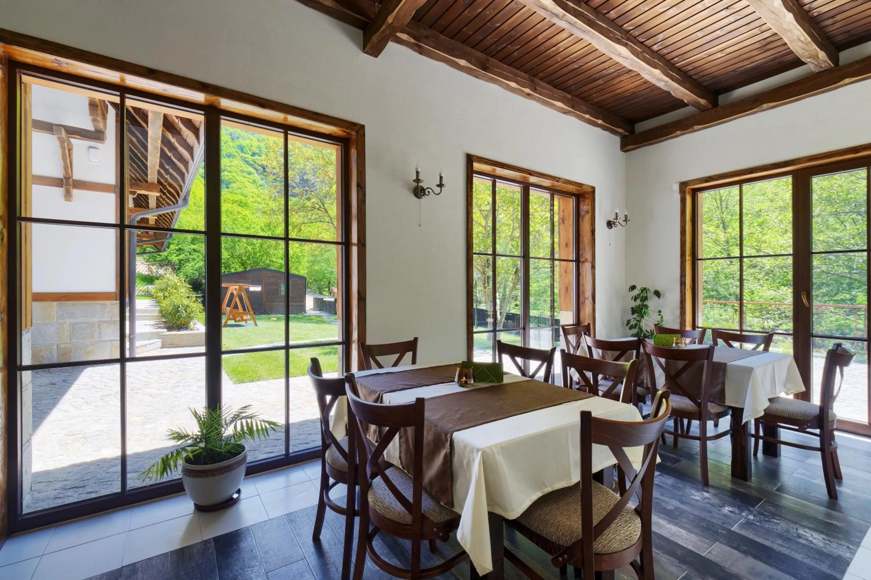 Restaurant/places to eat in Hotel Apostolite