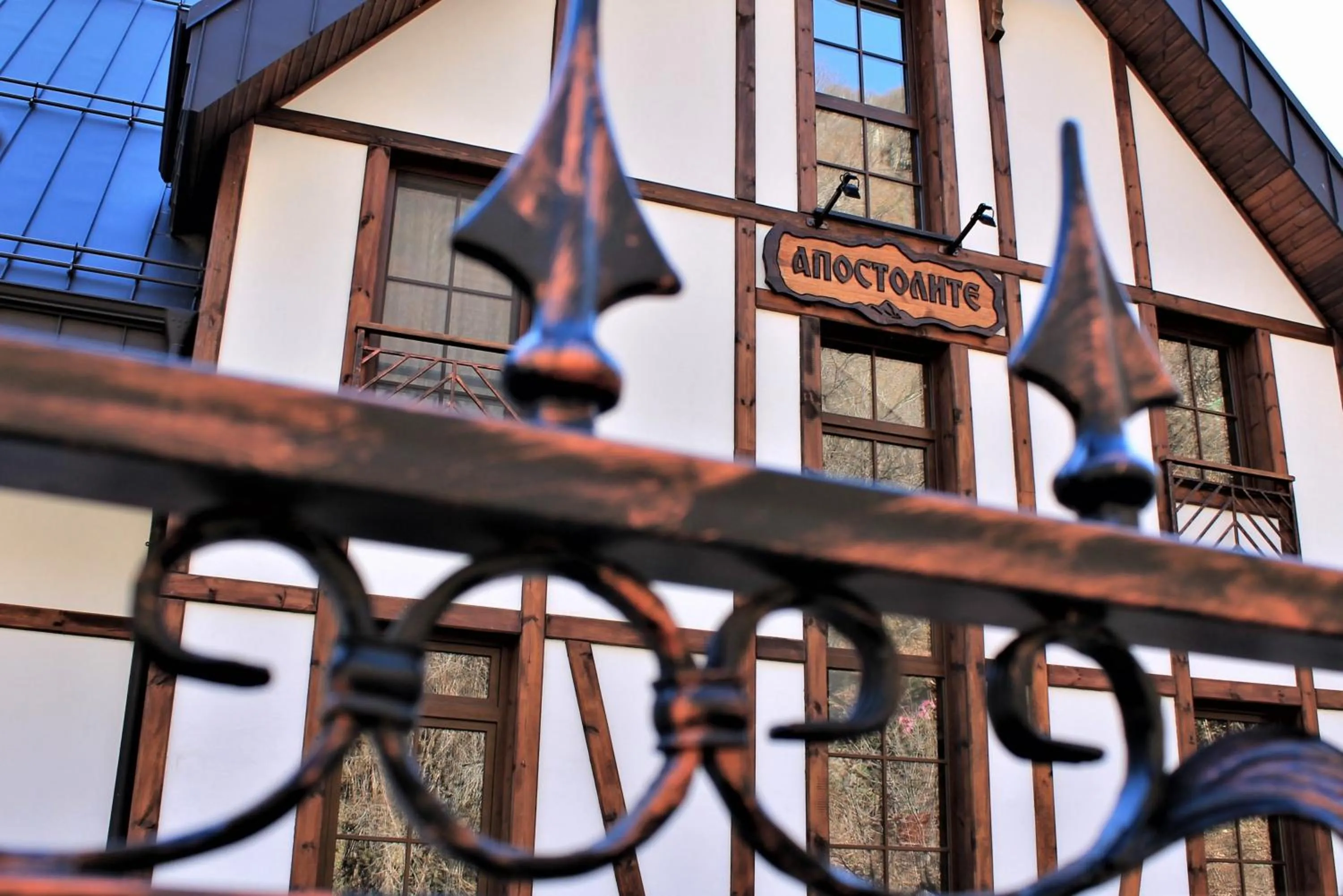 Facade/entrance in Hotel Apostolite
