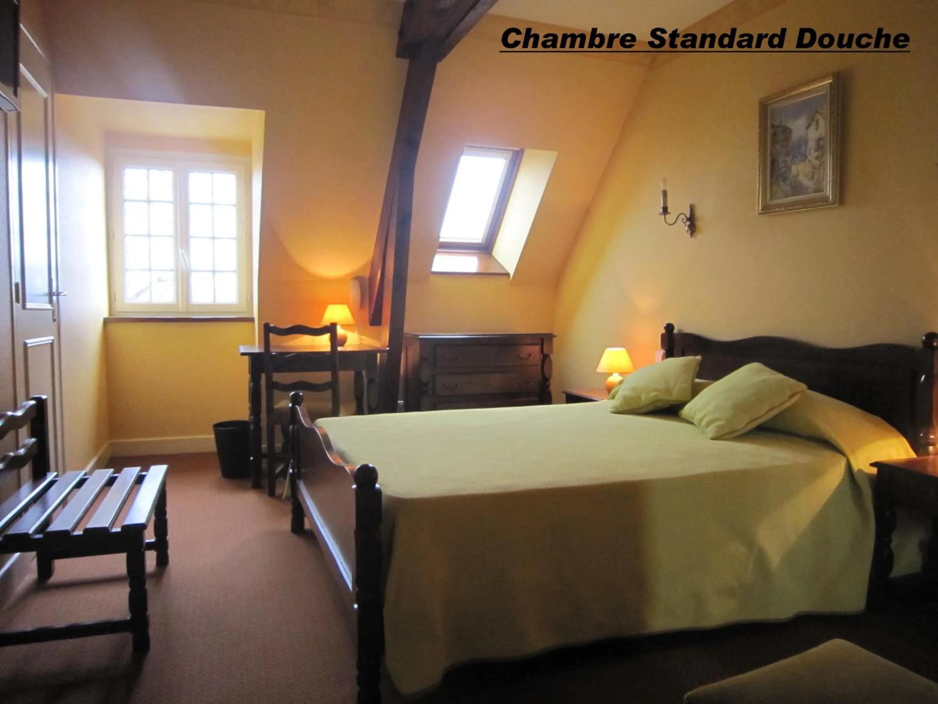 Photo of the whole room, Bed in Hostellerie de la Bouriane