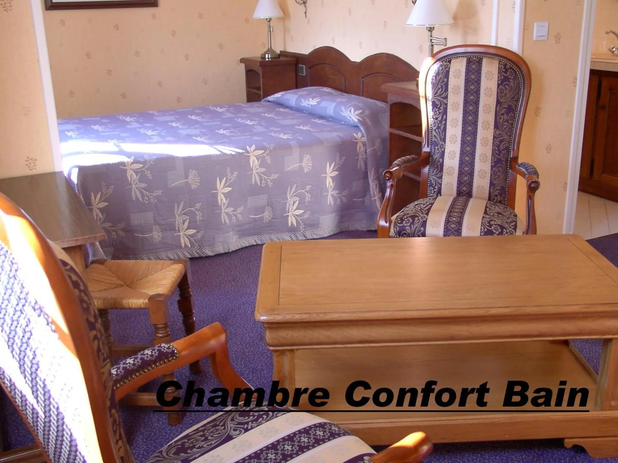 Photo of the whole room, Bed in Hostellerie de la Bouriane