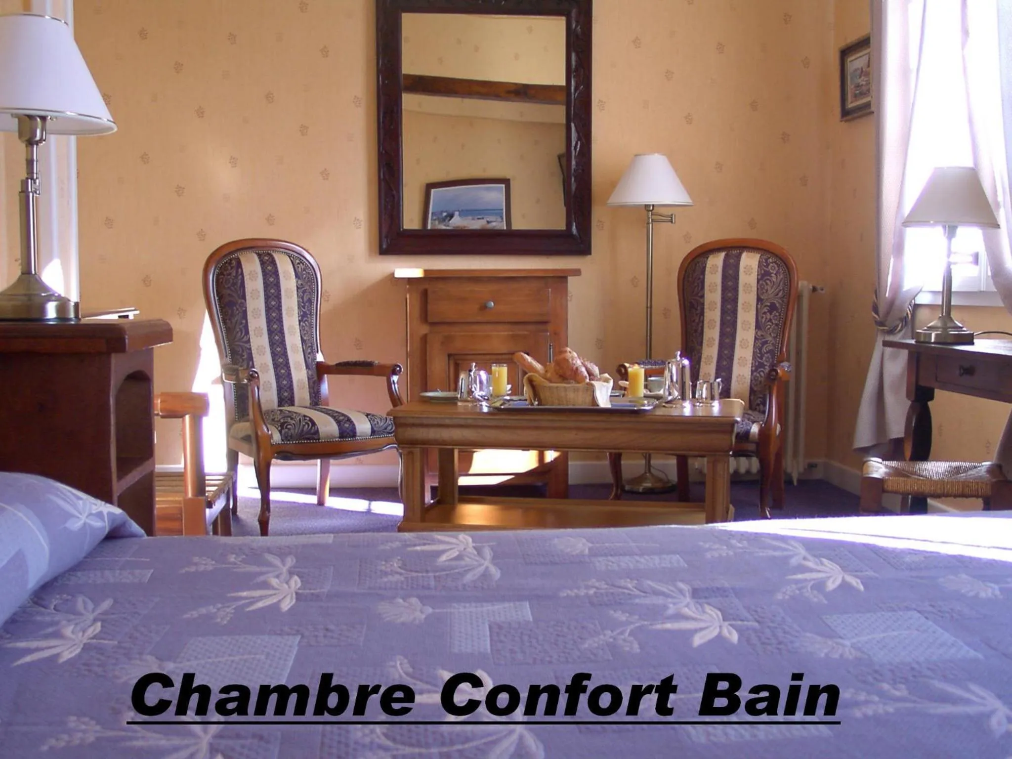 Photo of the whole room, Bed in Hostellerie de la Bouriane