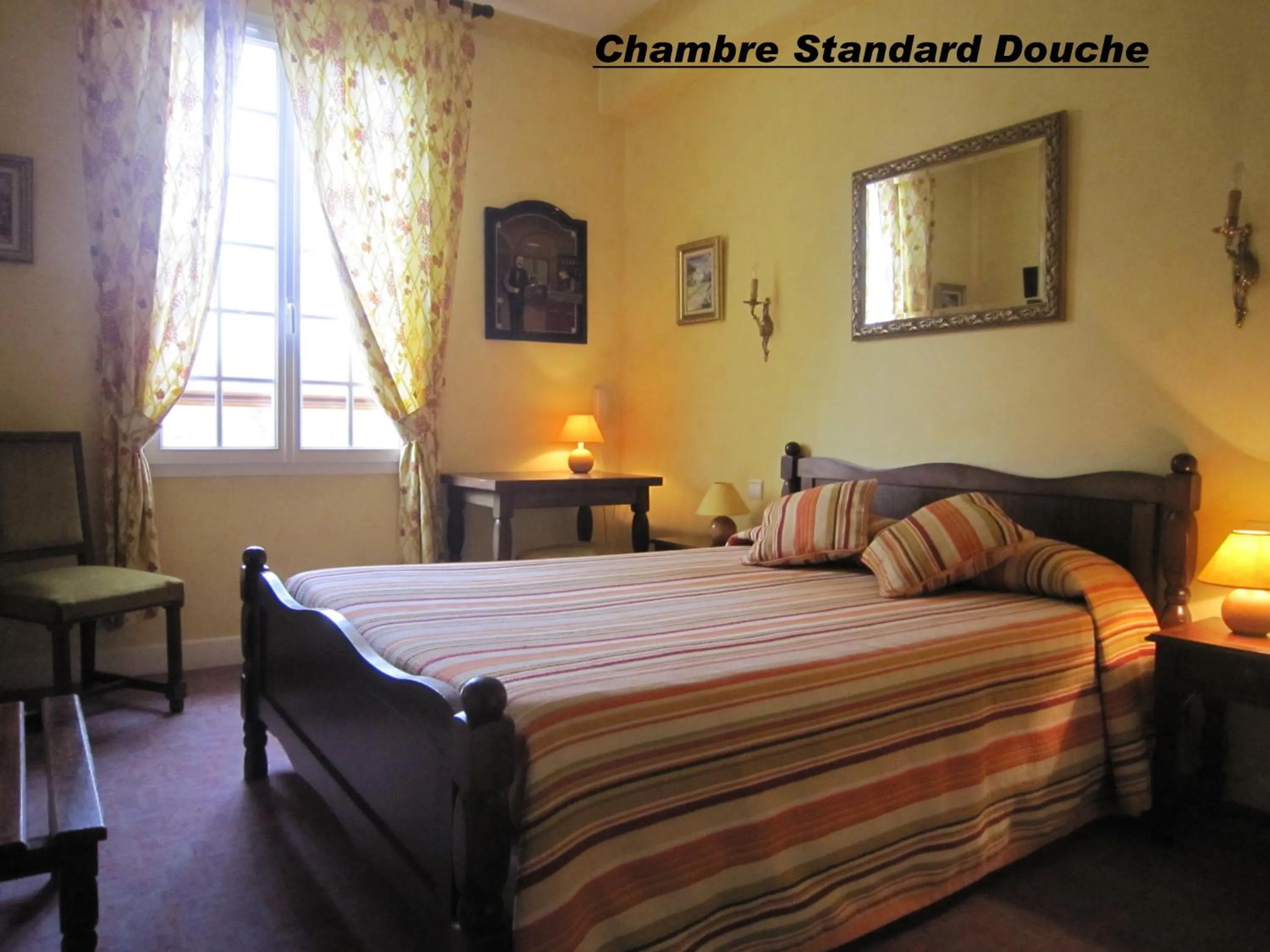 Photo of the whole room, Bed in Hostellerie de la Bouriane