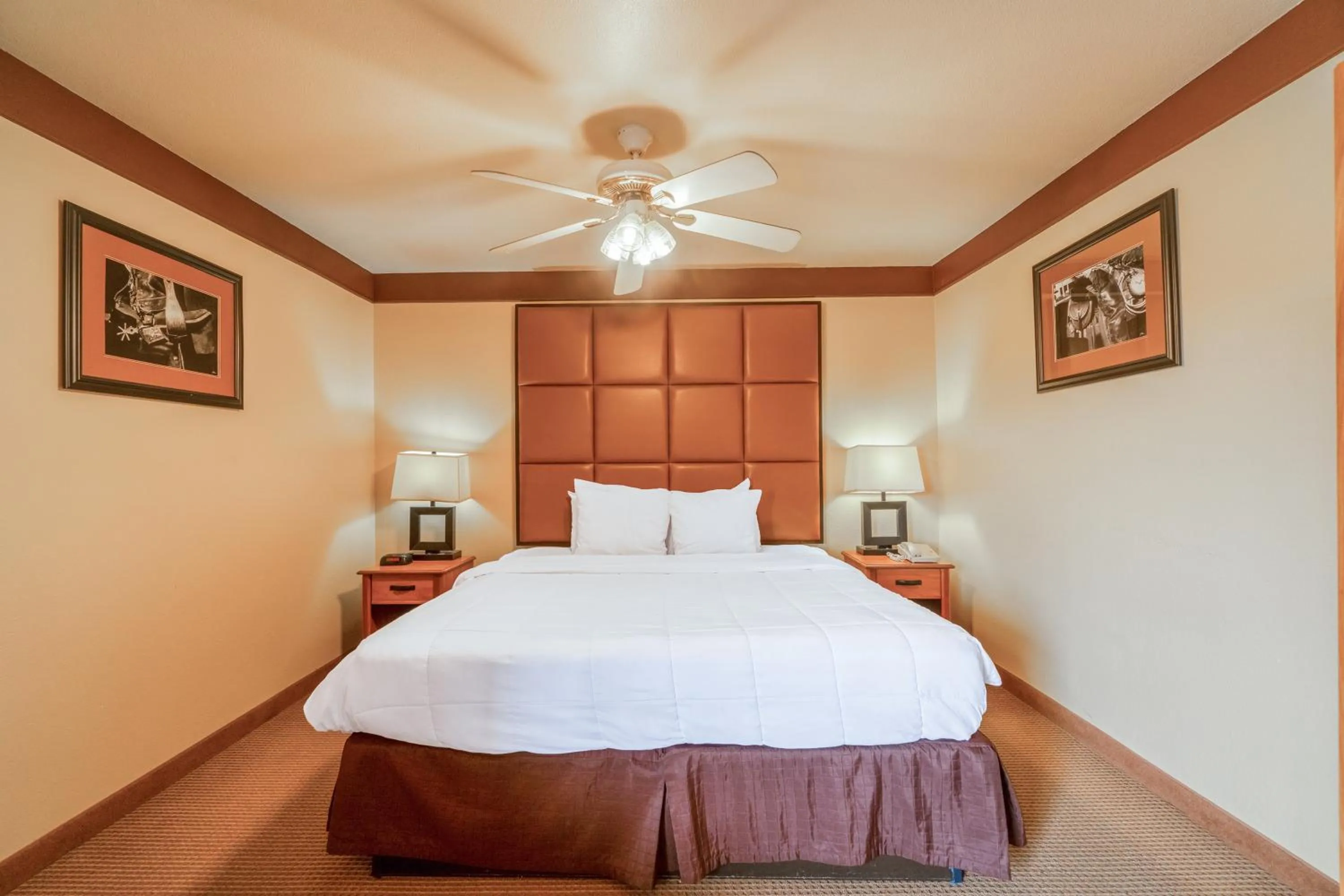 Bedroom, Bed in Texan Inn By OYO Beeville US-181