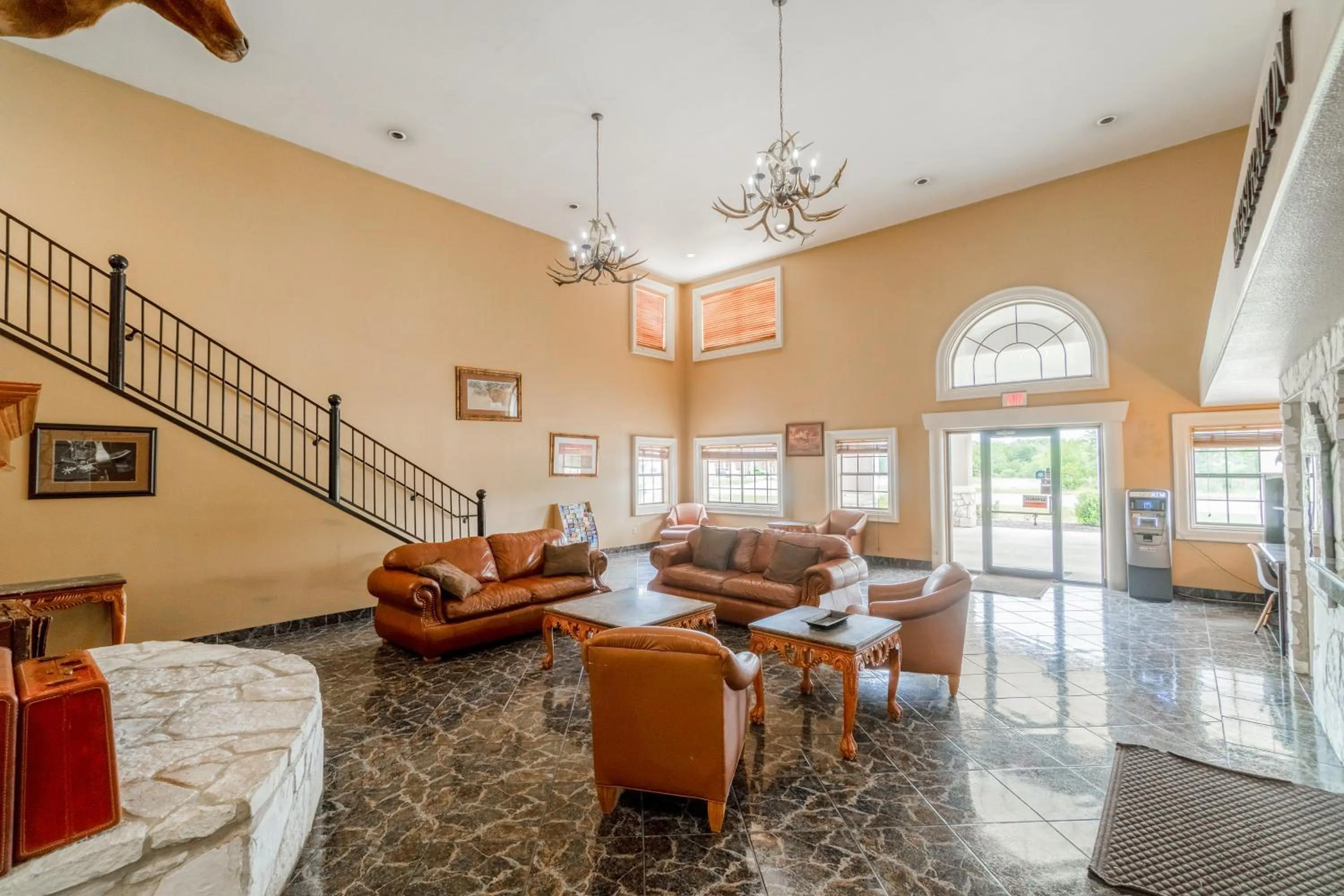 Seating area in Texan Inn By OYO Beeville US-181