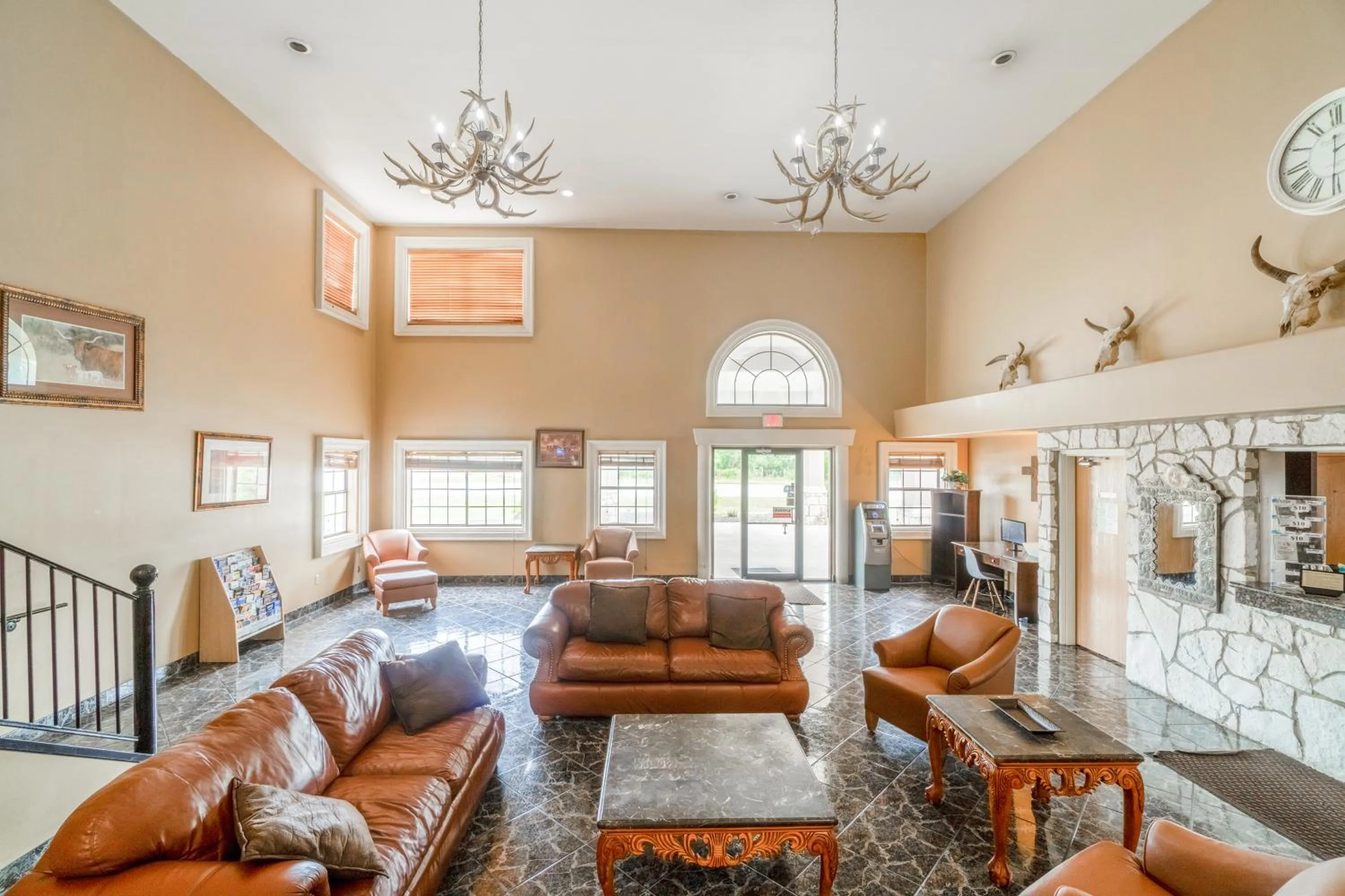 Seating area in Texan Inn By OYO Beeville US-181