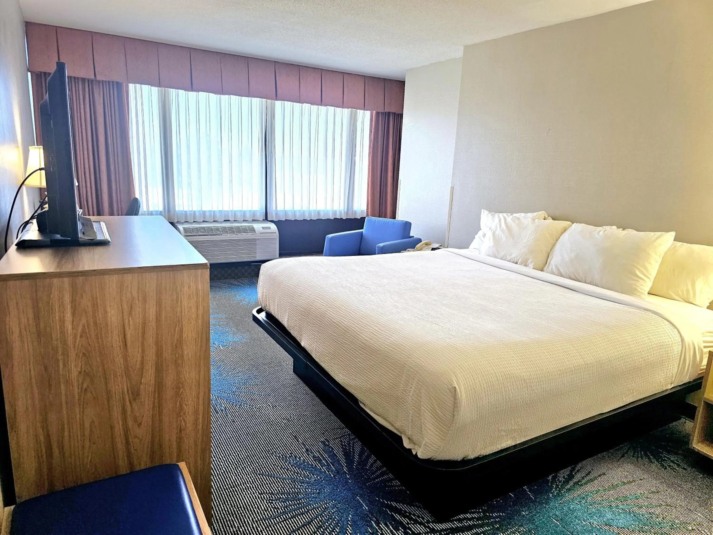 Bed in Days Inn by Wyndham Rolla