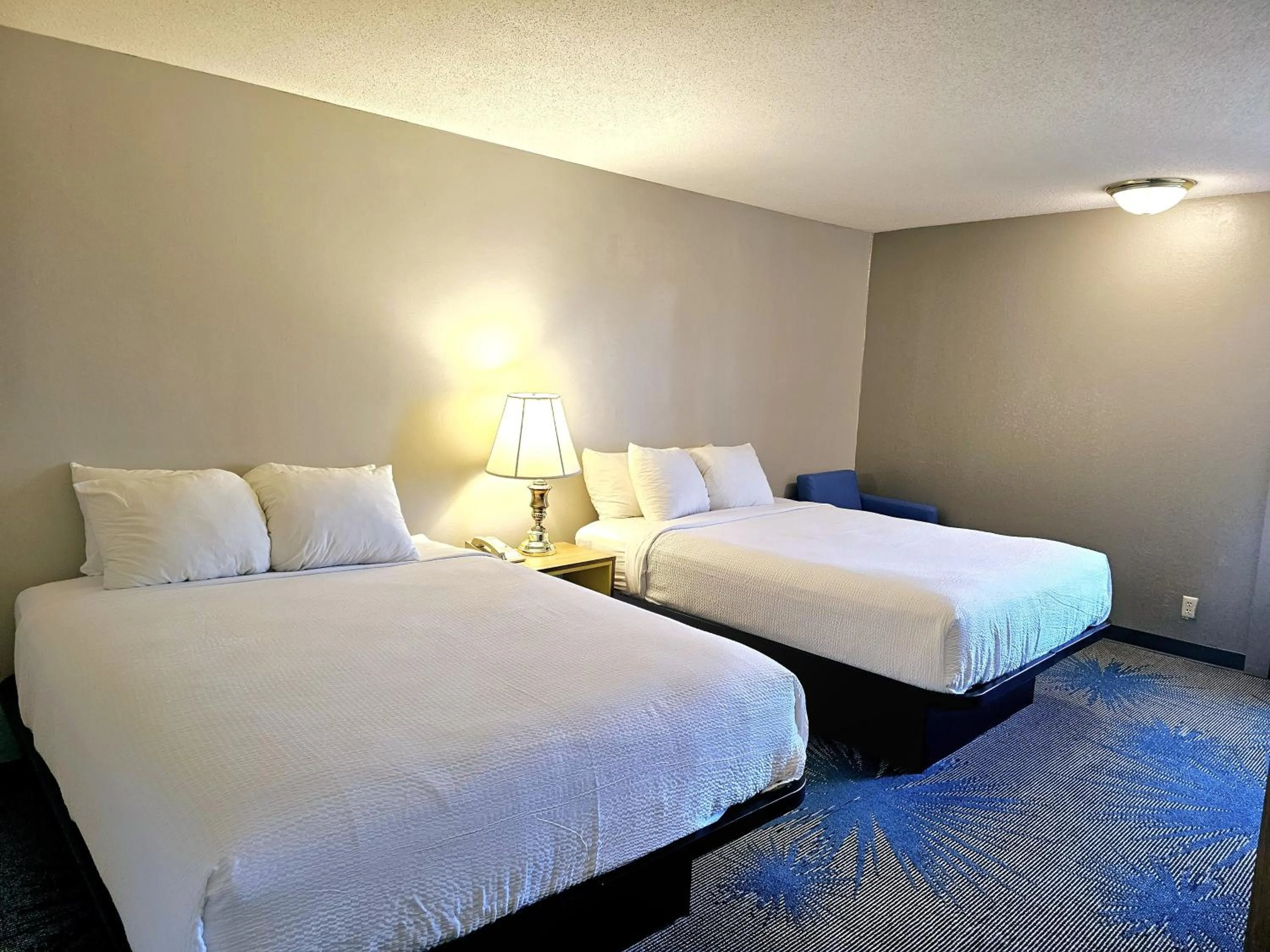 Bed in Days Inn by Wyndham Rolla