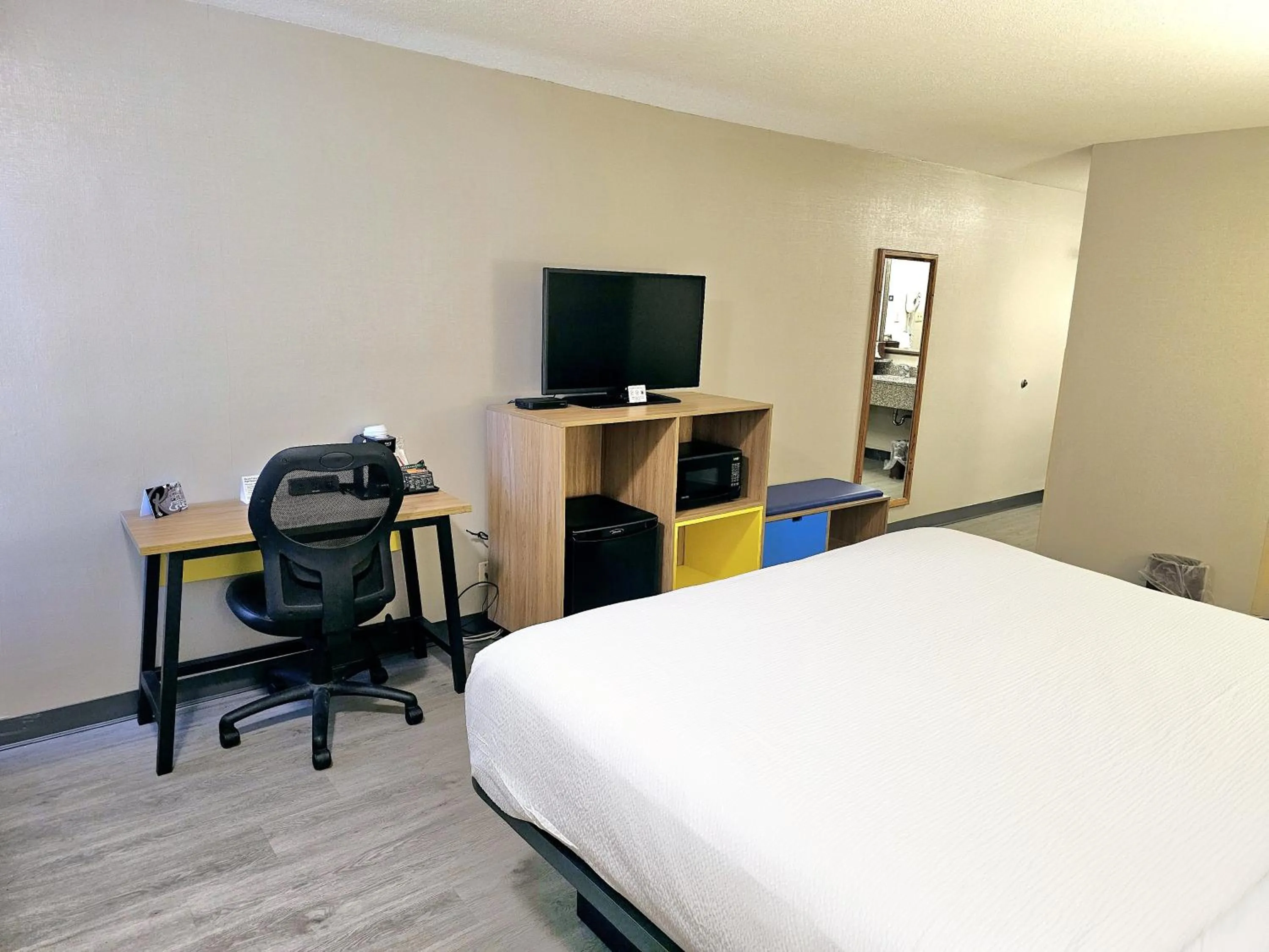 Bed in Days Inn by Wyndham Rolla