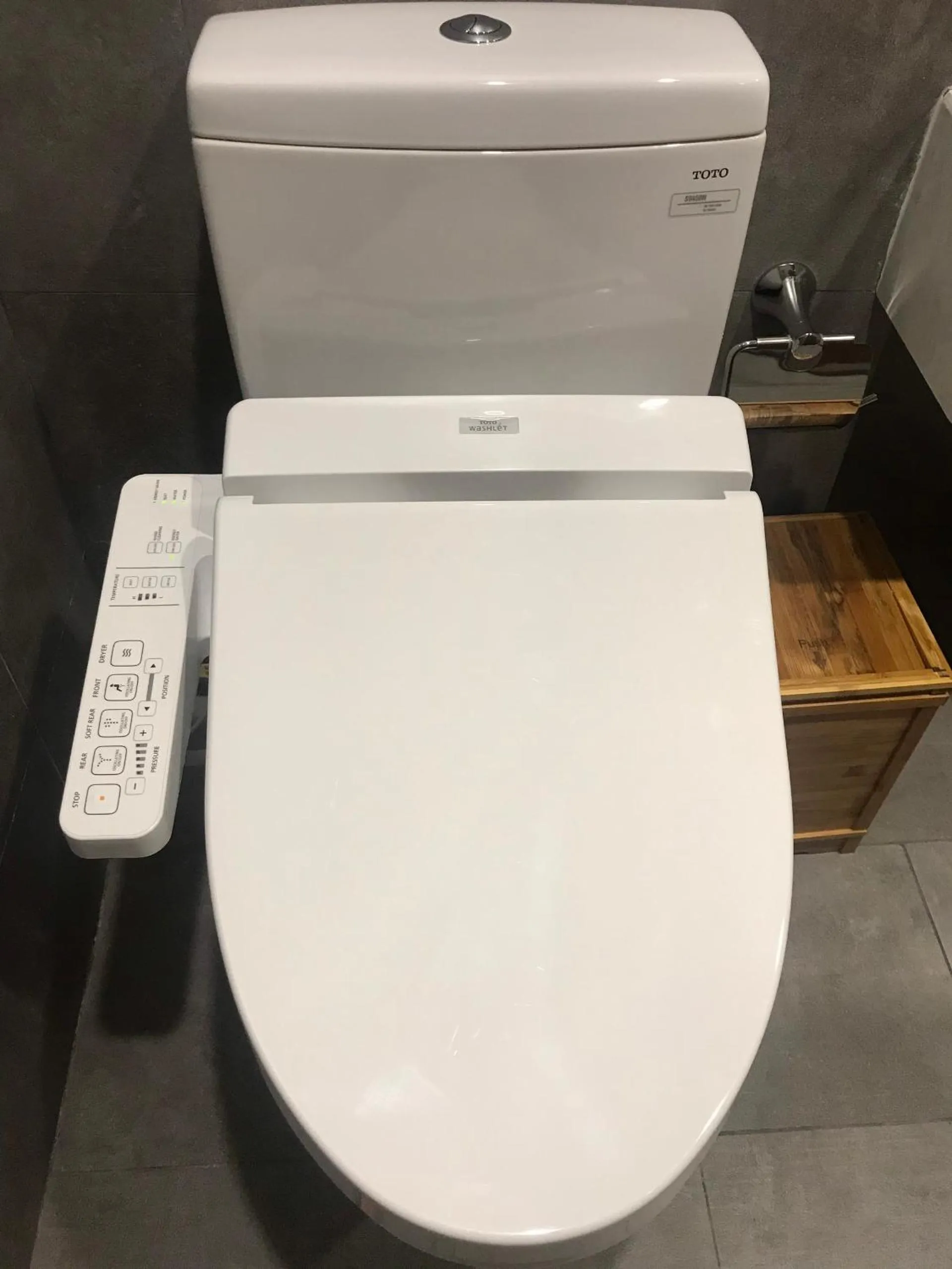 Toilet in REIWA INN APARTMENT