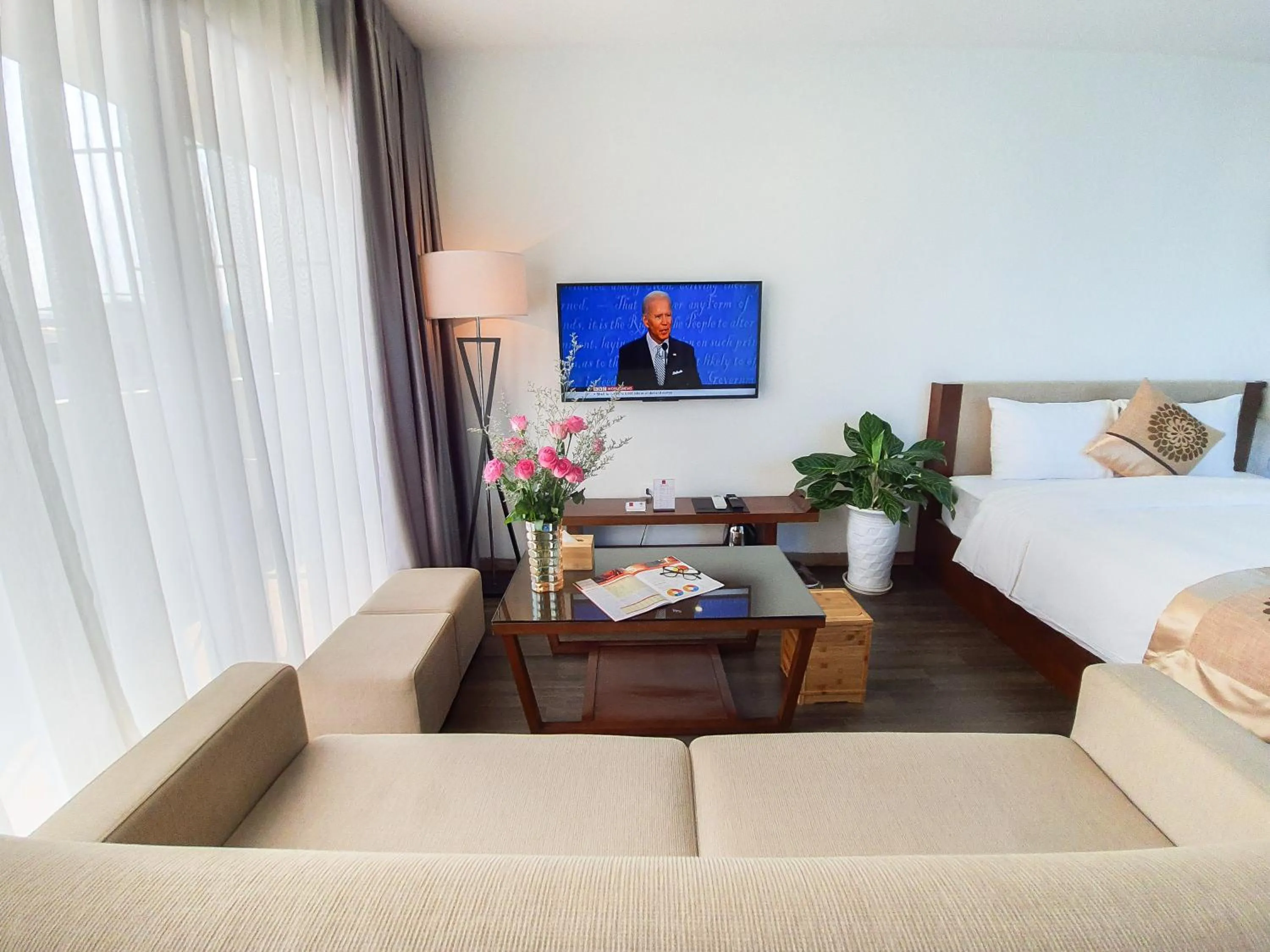 TV and multimedia, Bed in REIWA INN APARTMENT