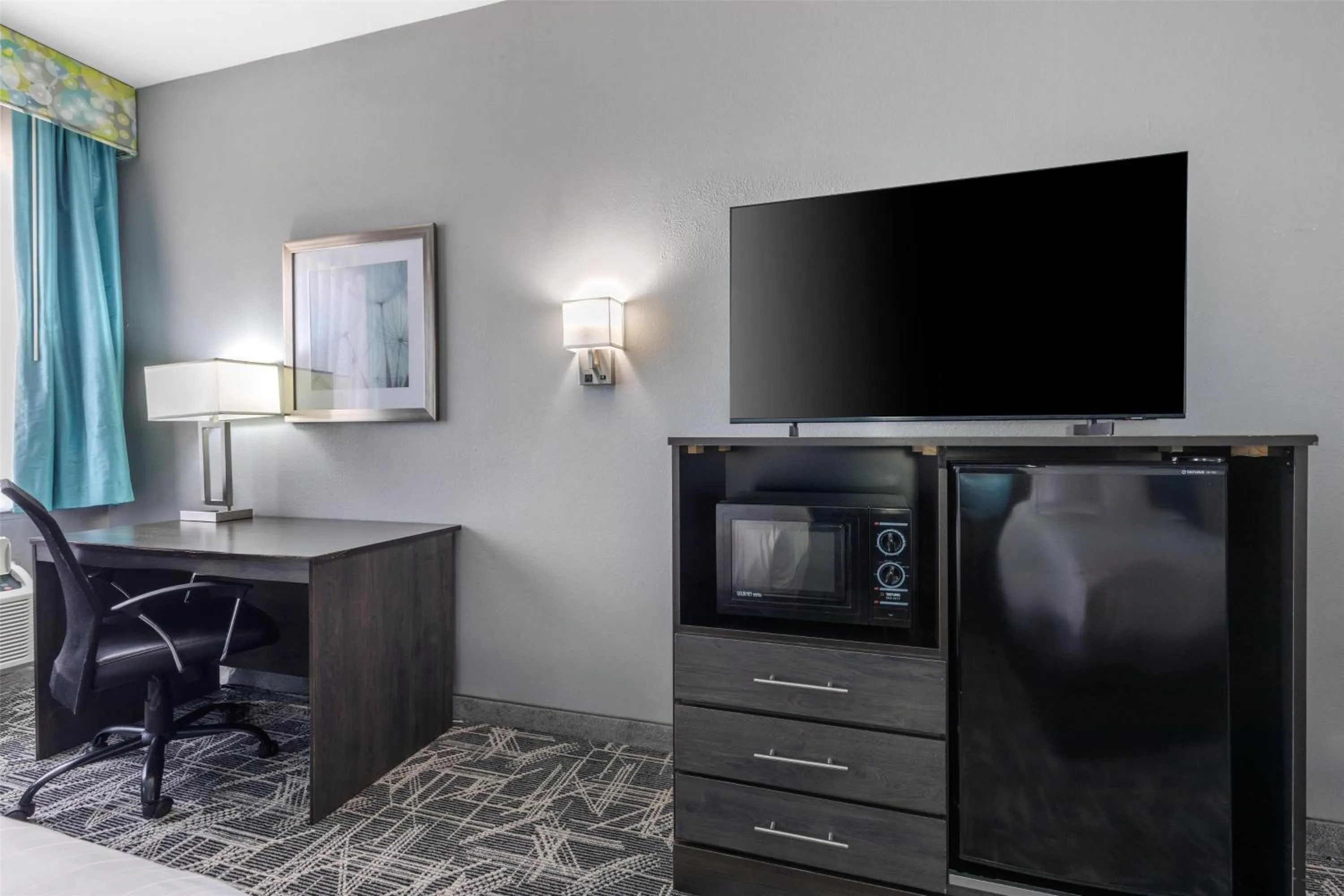 Bedroom in Best Western Executive Inn