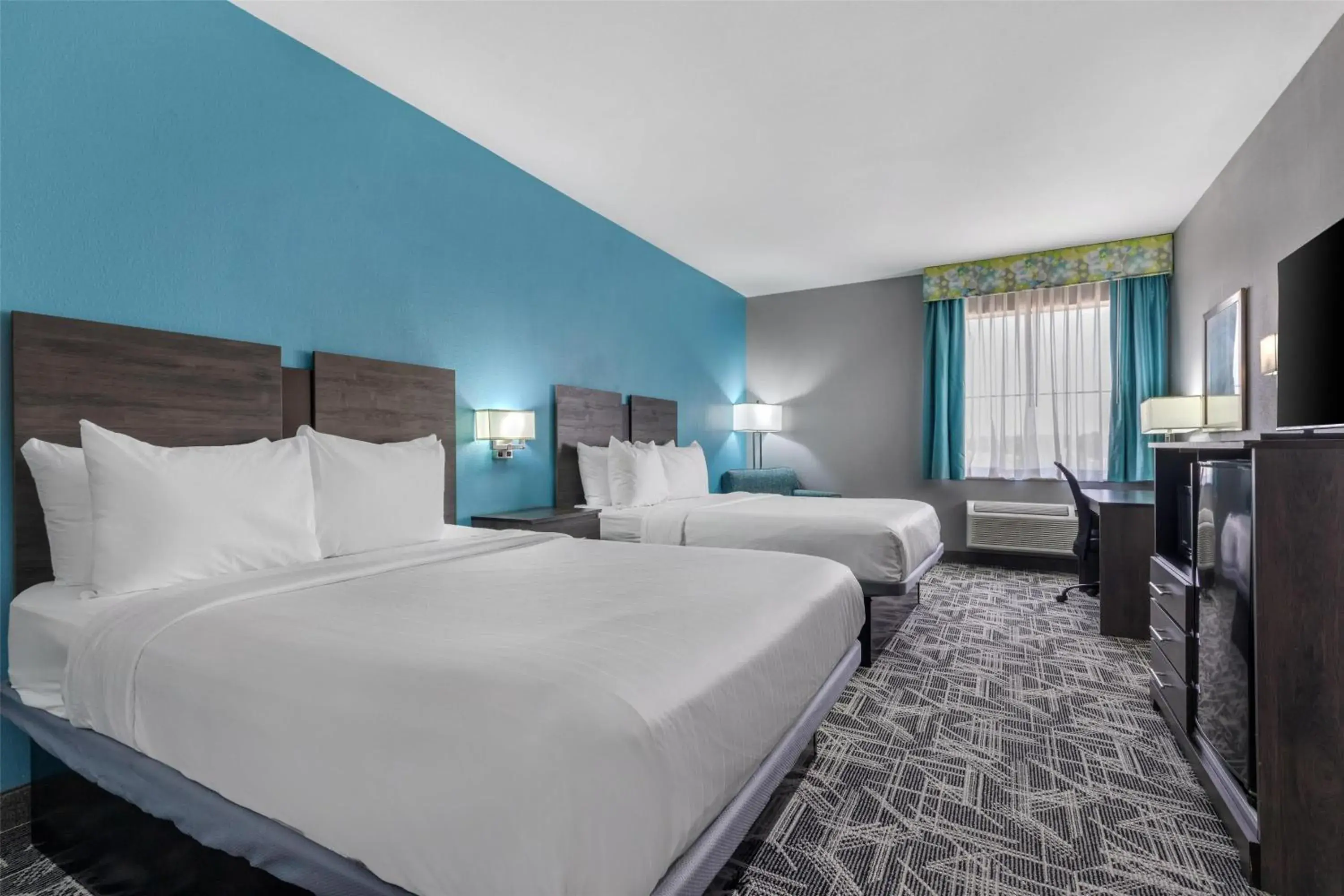 Queen Room with Two Queen Beds and Bath Tub - Mobility Accessible in Best Western Executive Inn Queen Room with Two Queen Beds and Bath Tub - Mobility Accessible in Best Western Executive Inn