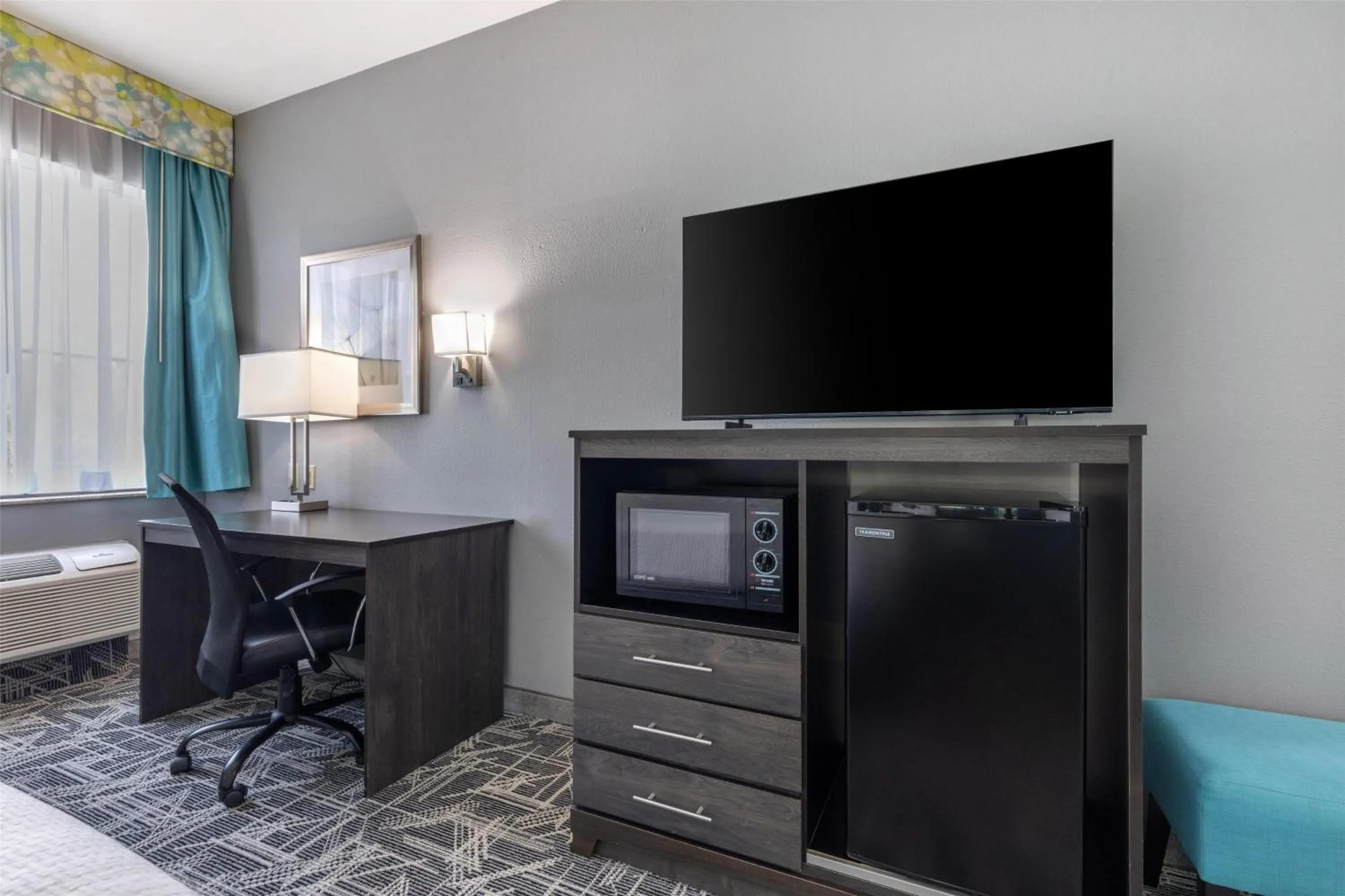 Photo of the whole room in Best Western Executive Inn