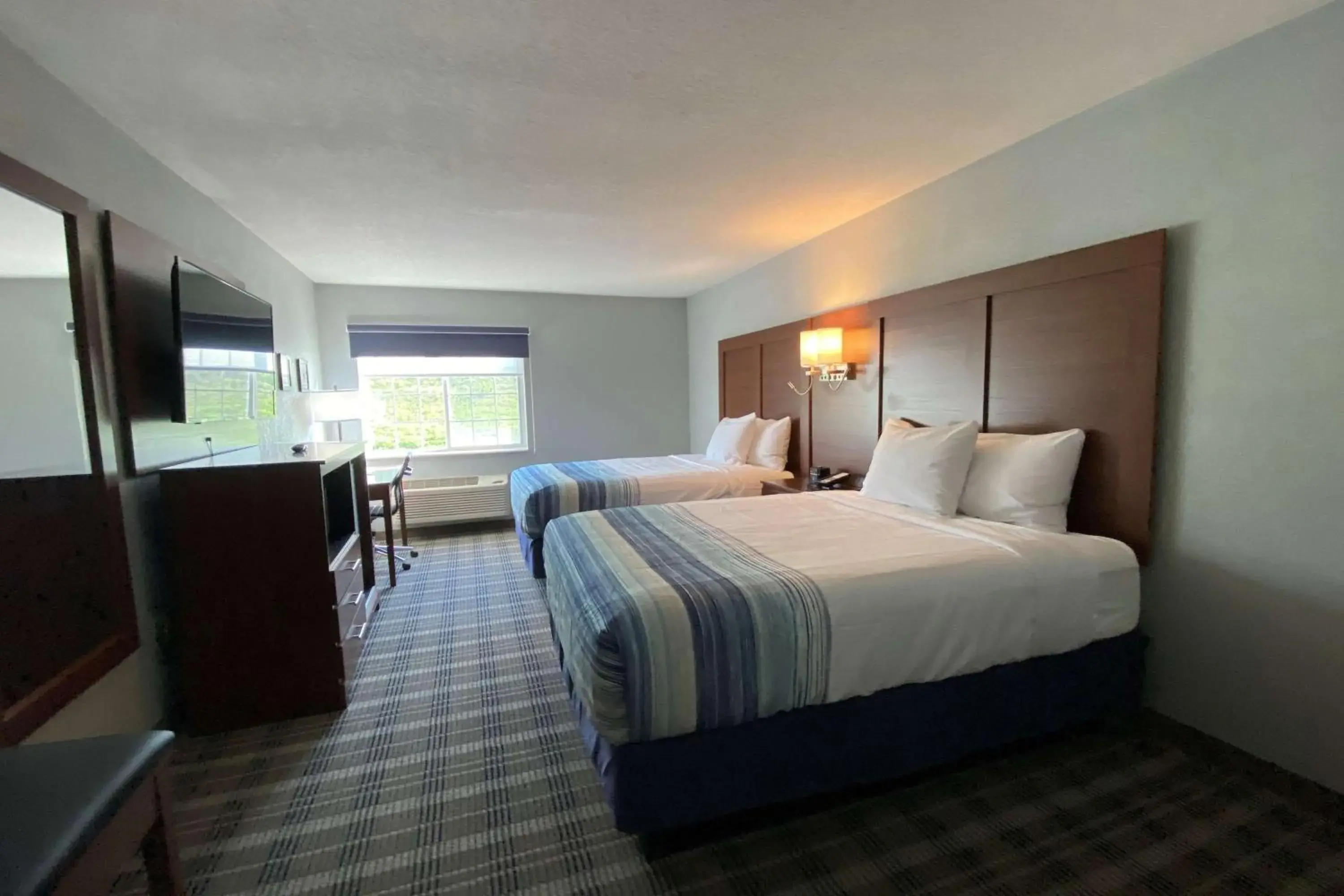 Deluxe Suite with Two Queen Beds - Non-Smoking in AmericInn by Wyndham Williamsburg Deluxe Suite with Two Queen Beds - Non-Smoking in AmericInn by Wyndham Williamsburg