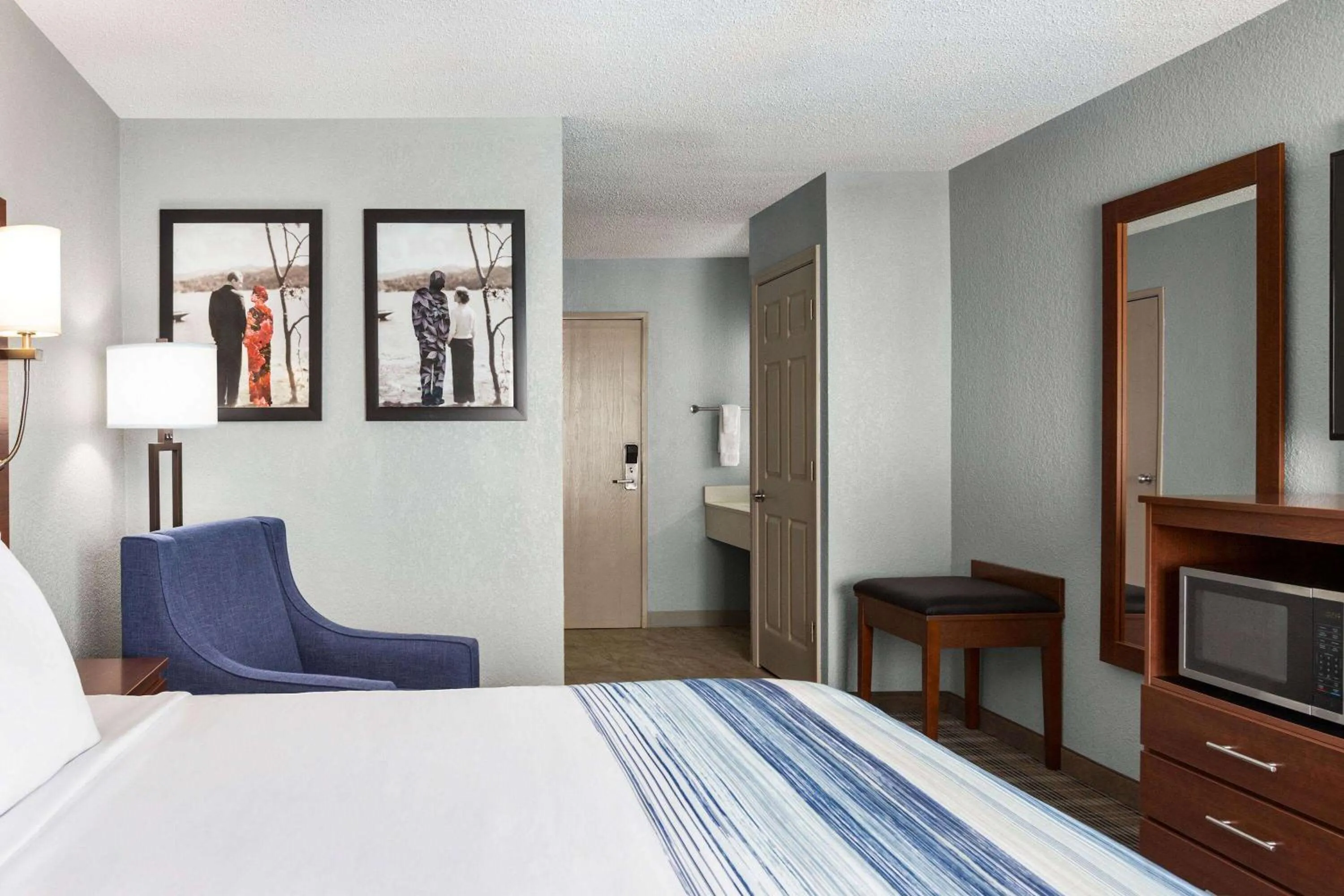 Photo of the whole room, Bed in AmericInn by Wyndham Williamsburg