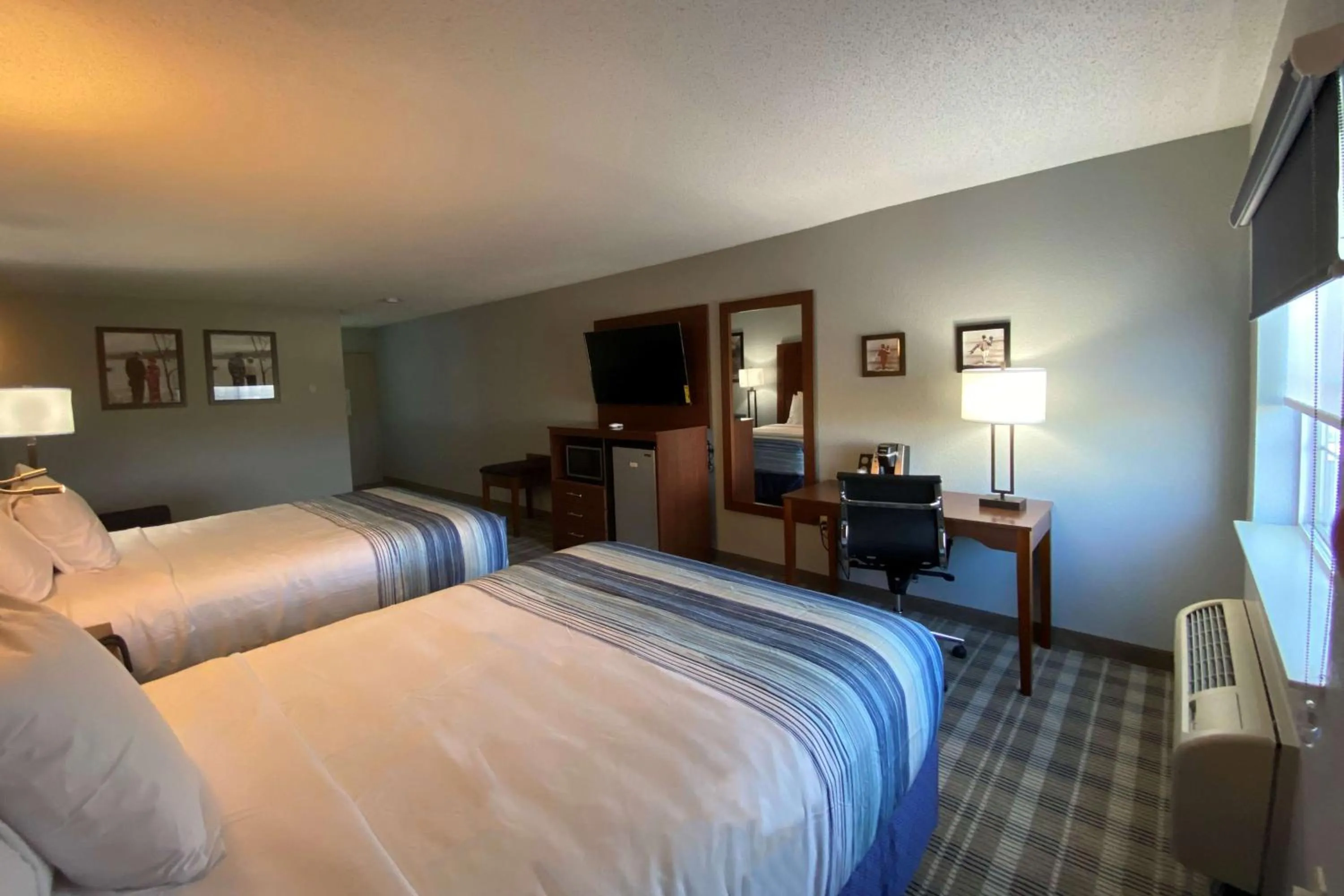 Bedroom, Bed in AmericInn by Wyndham Williamsburg