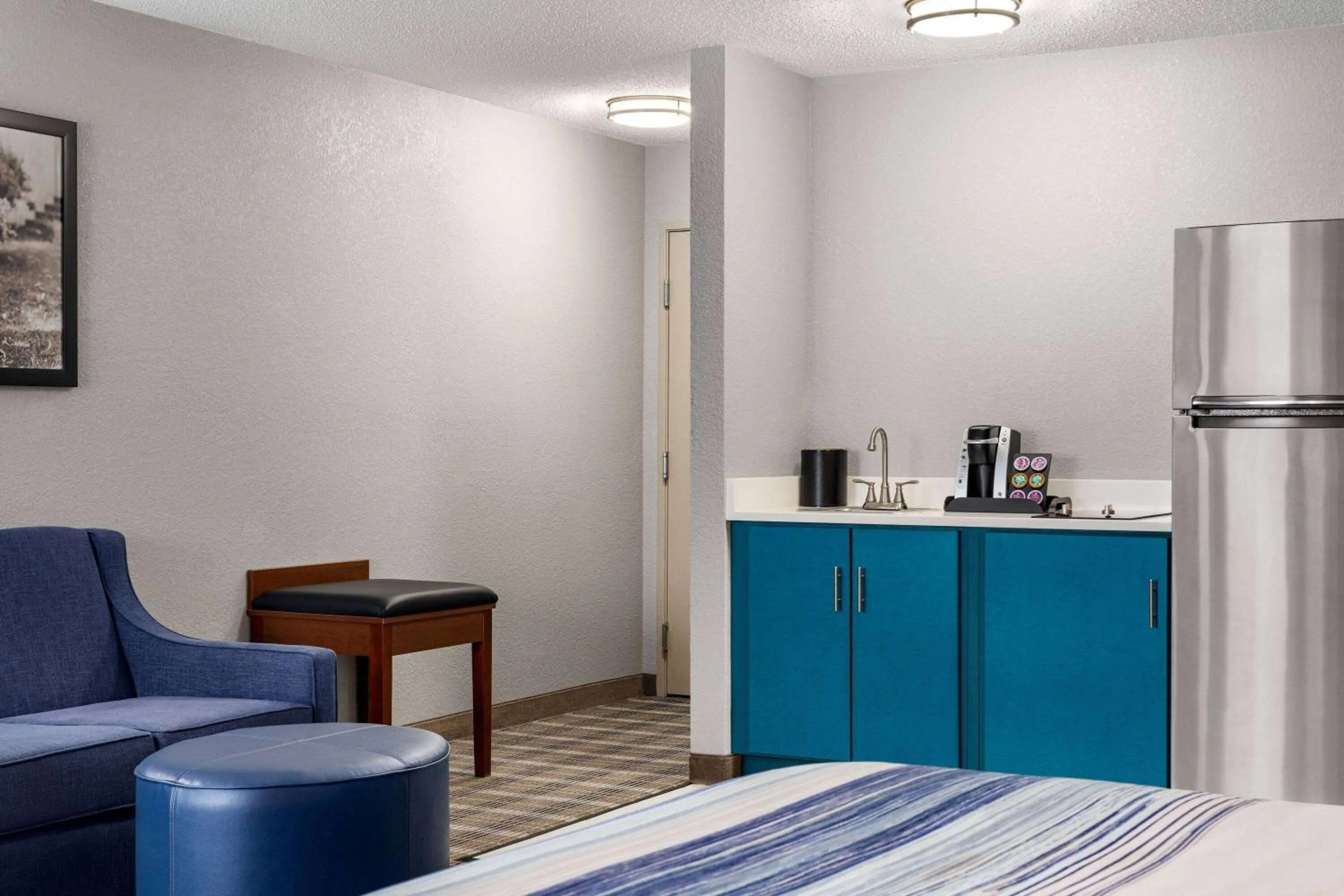 Photo of the whole room in AmericInn by Wyndham Williamsburg