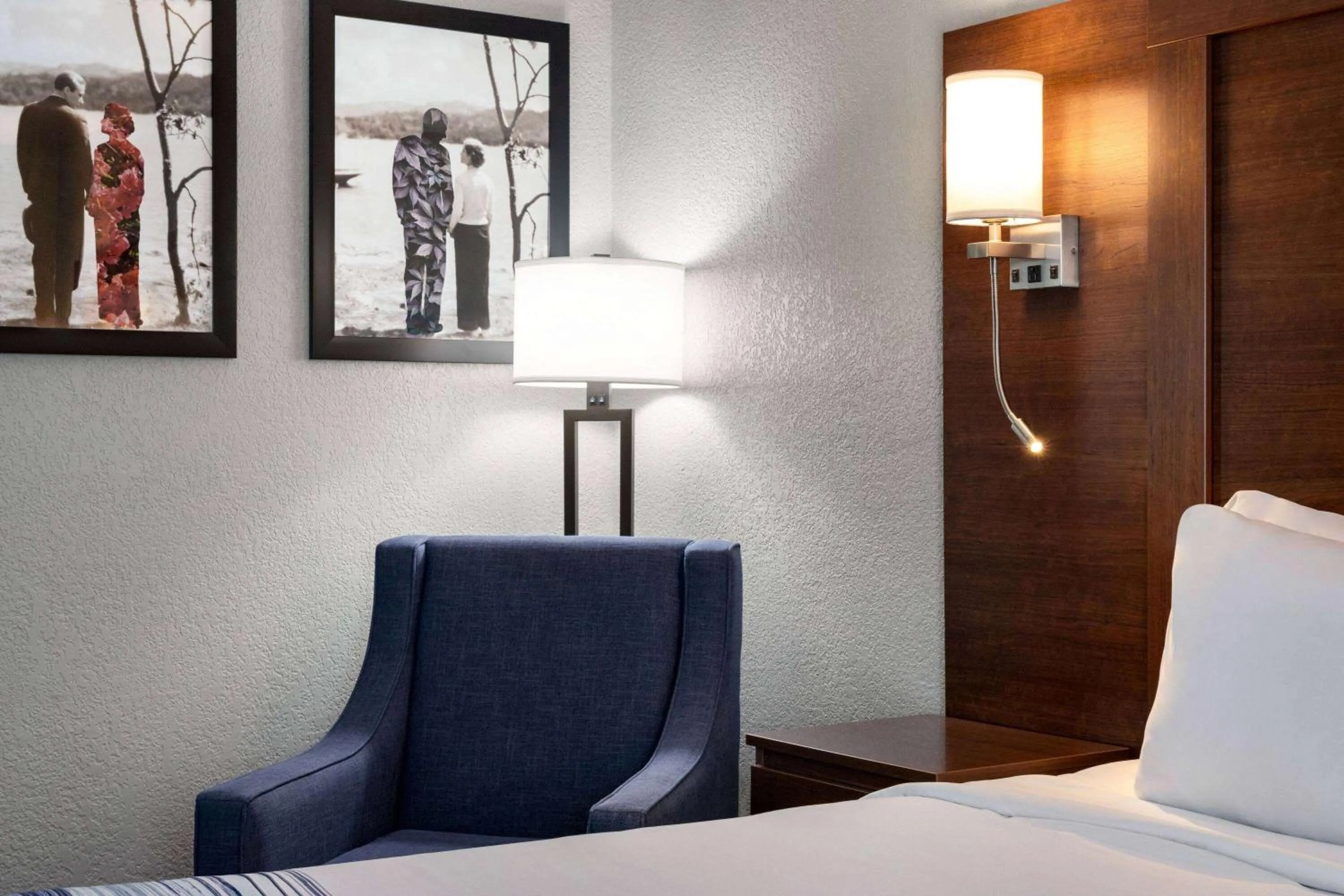 Photo of the whole room, Bed in AmericInn by Wyndham Williamsburg