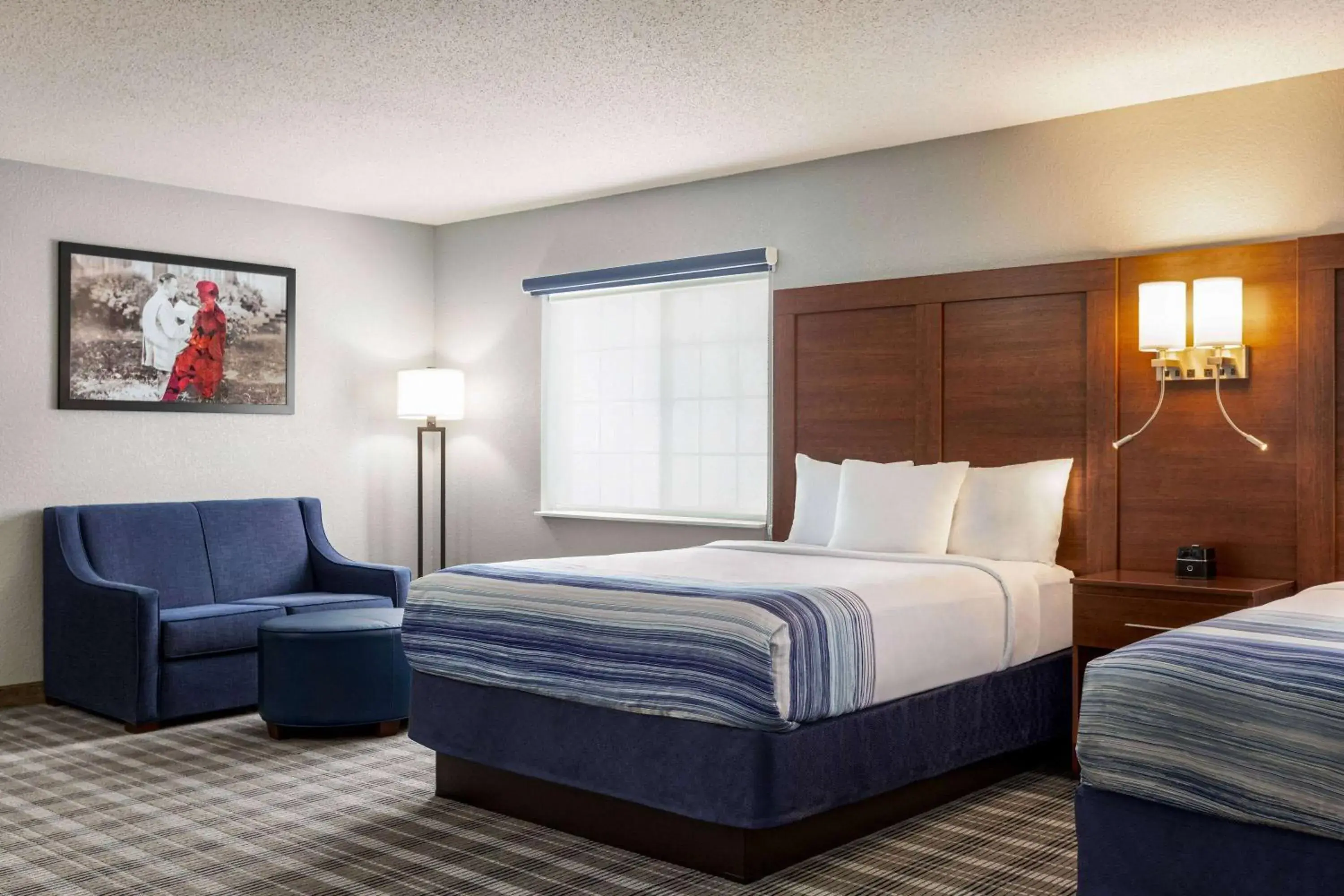 Deluxe Queen Suite with Roll-In Shower - Mobility Accessible/Non-Smoking in AmericInn by Wyndham Williamsburg Deluxe Queen Suite with Roll-In Shower - Mobility Accessible/Non-Smoking in AmericInn by Wyndham Williamsburg