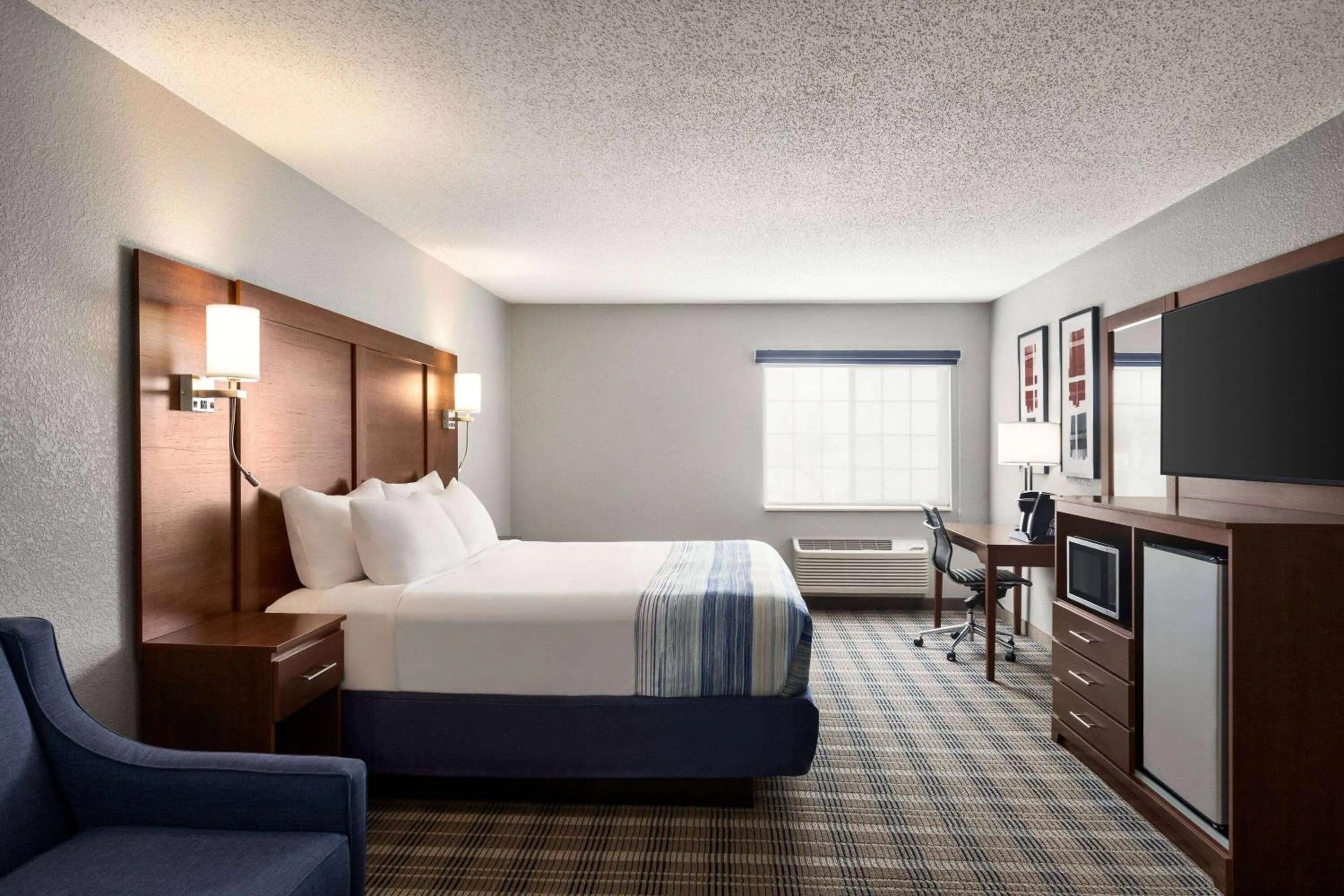 Photo of the whole room, Bed in AmericInn by Wyndham Williamsburg