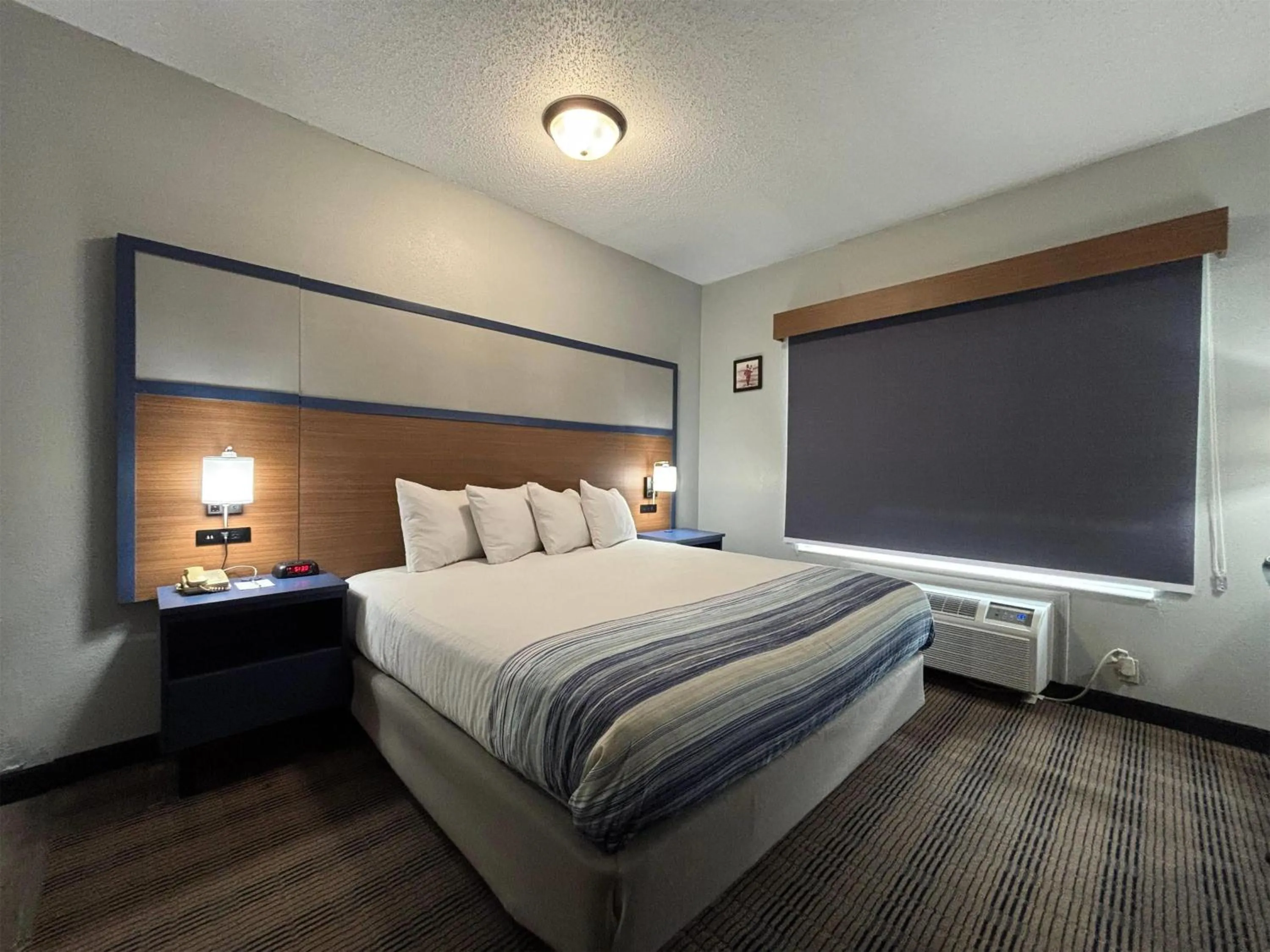 Photo of the whole room, Bed in AmericInn by Wyndham, Galesburg, IL