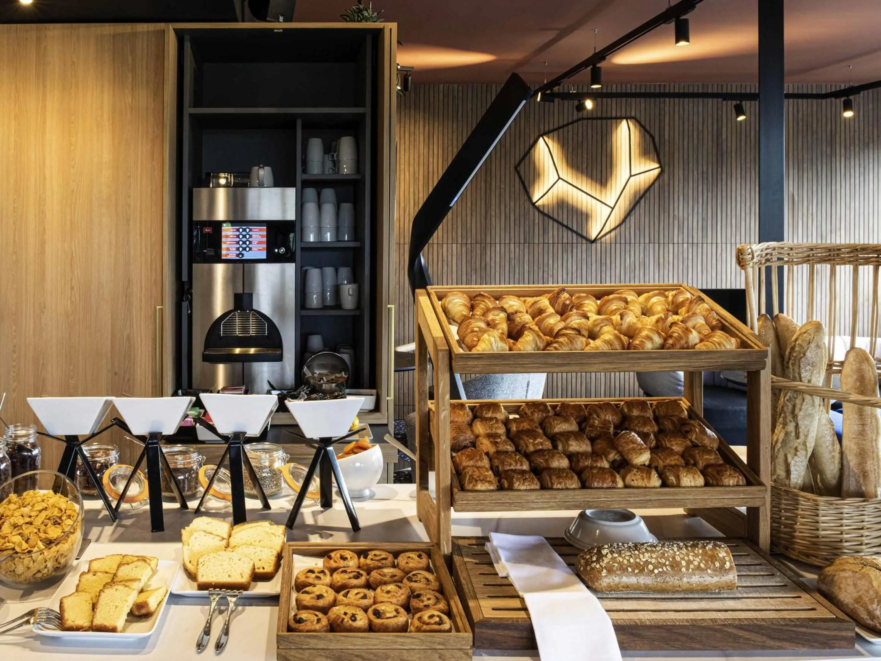 Breakfast in Tribe Carcassonne