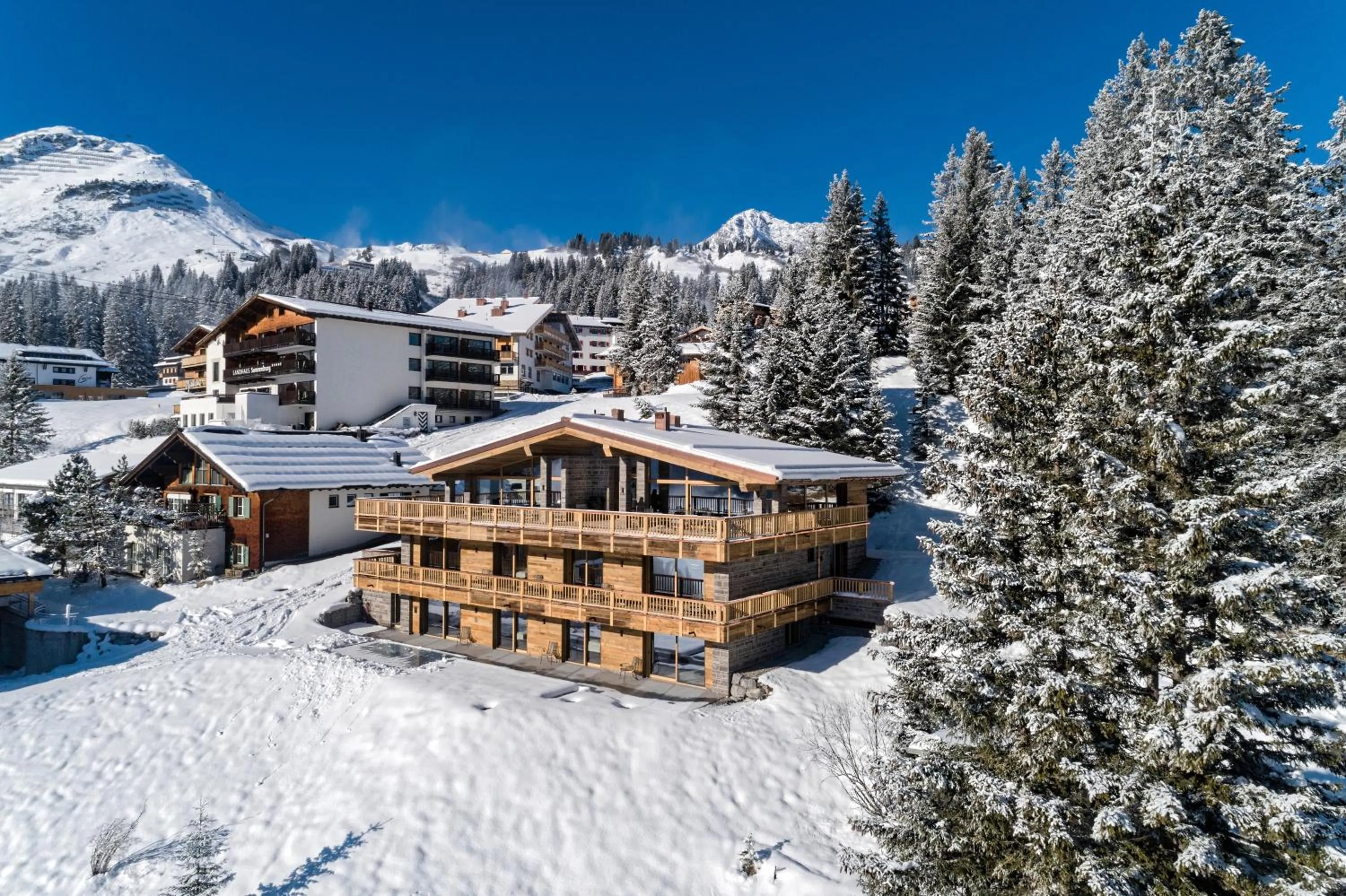 Property building in Skilodge Oberlech
