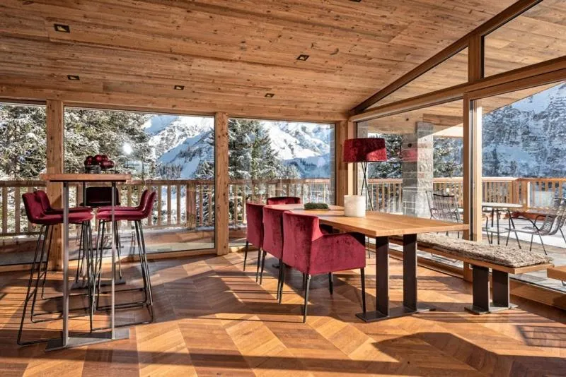 Seating area in Skilodge Oberlech