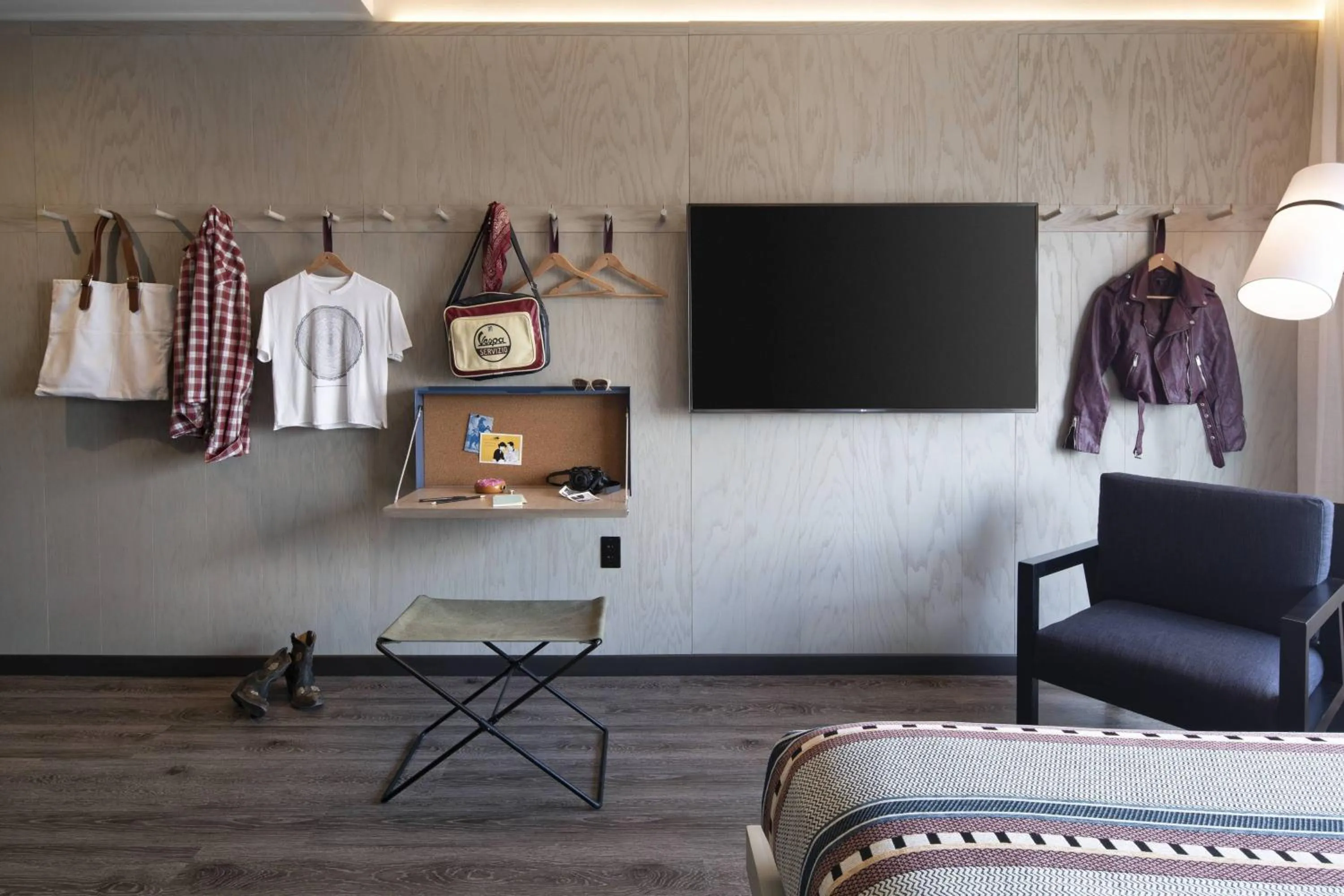 Photo of the whole room in Moxy Nashville Vanderbilt Area