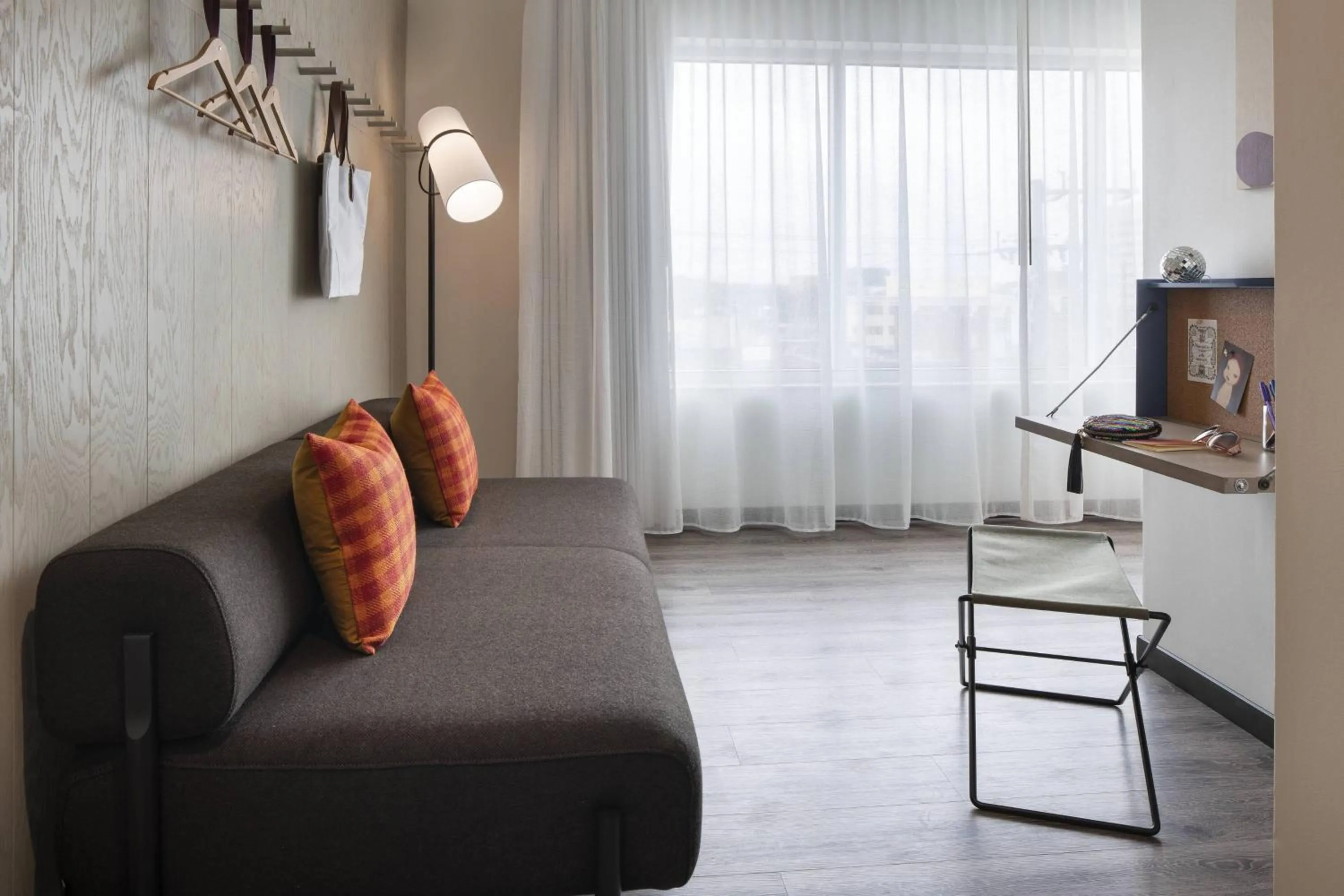 Photo of the whole room in Moxy Nashville Vanderbilt Area