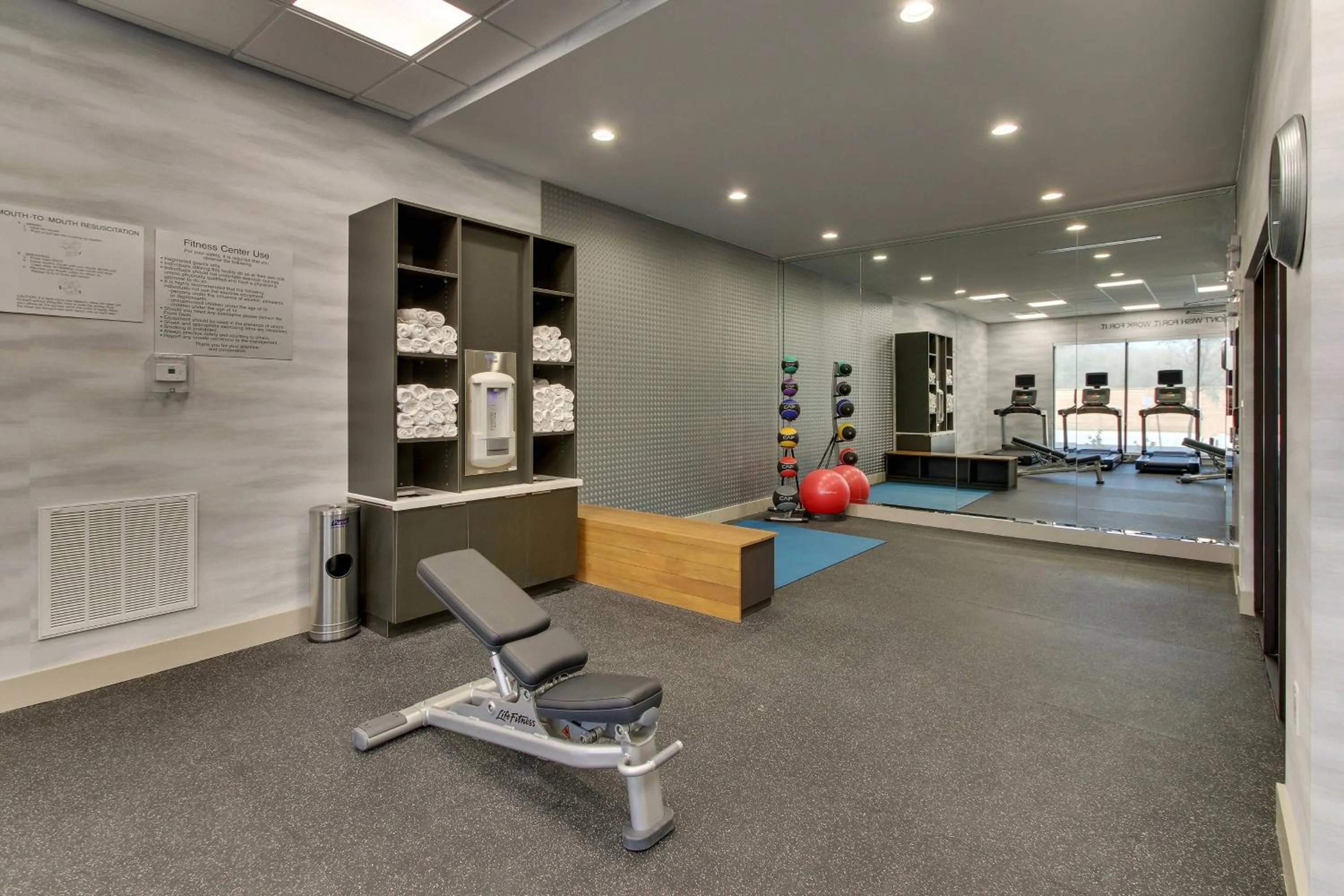 Fitness centre/facilities in Fairfield Inn and Suites by Marriott Houston Brookhollow