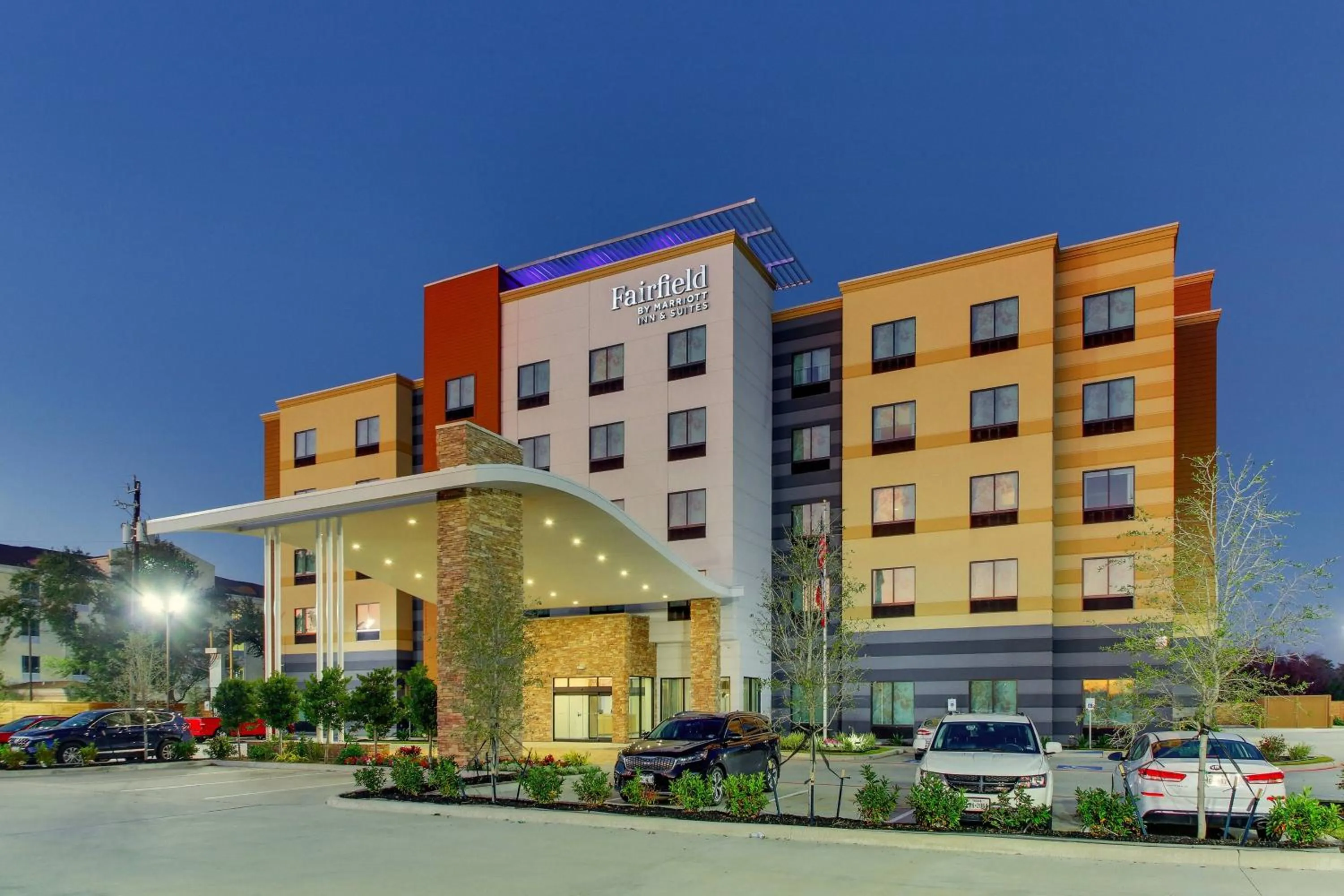 Property building in Fairfield Inn and Suites by Marriott Houston Brookhollow