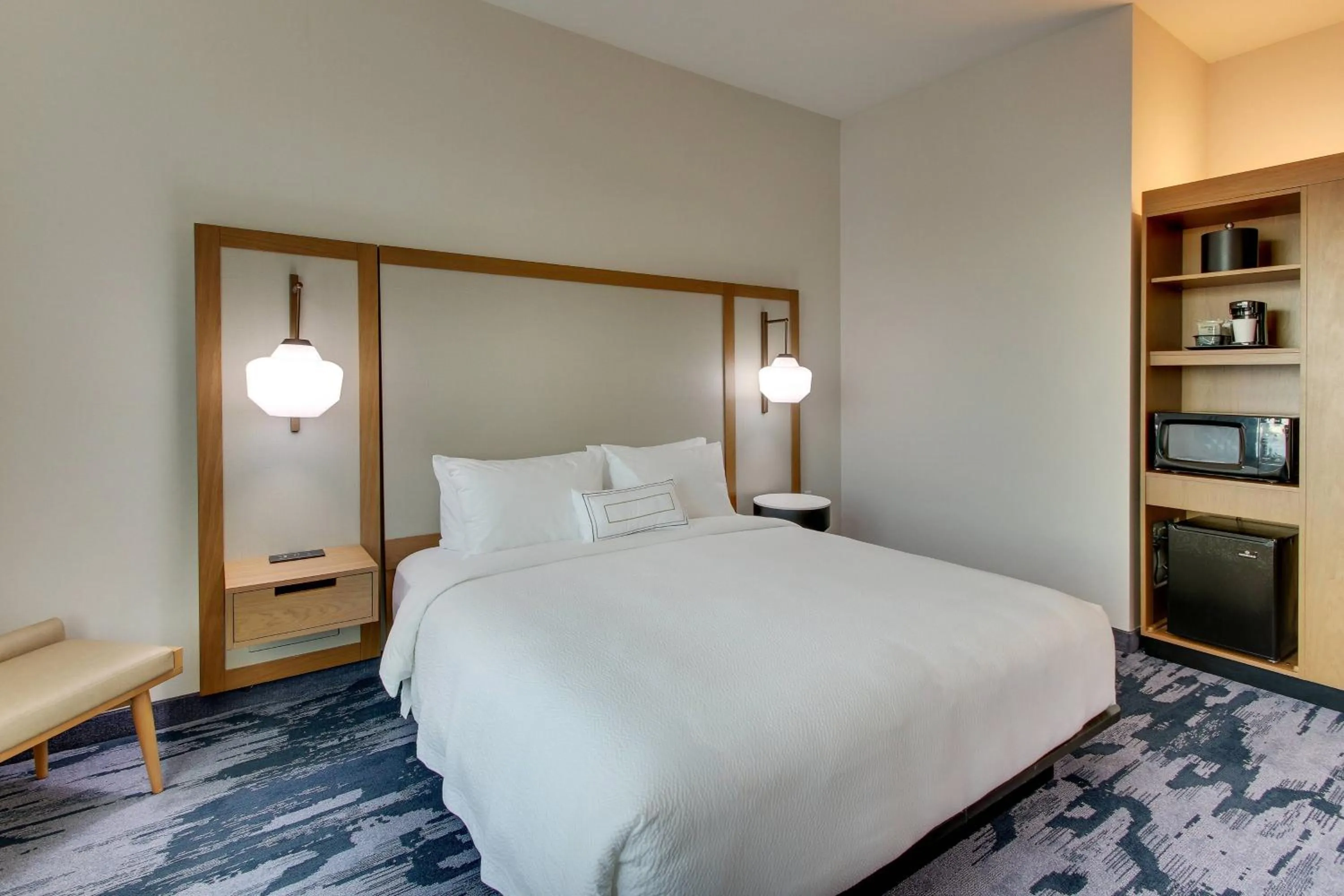 Photo of the whole room, Bed in Fairfield Inn and Suites by Marriott Houston Brookhollow
