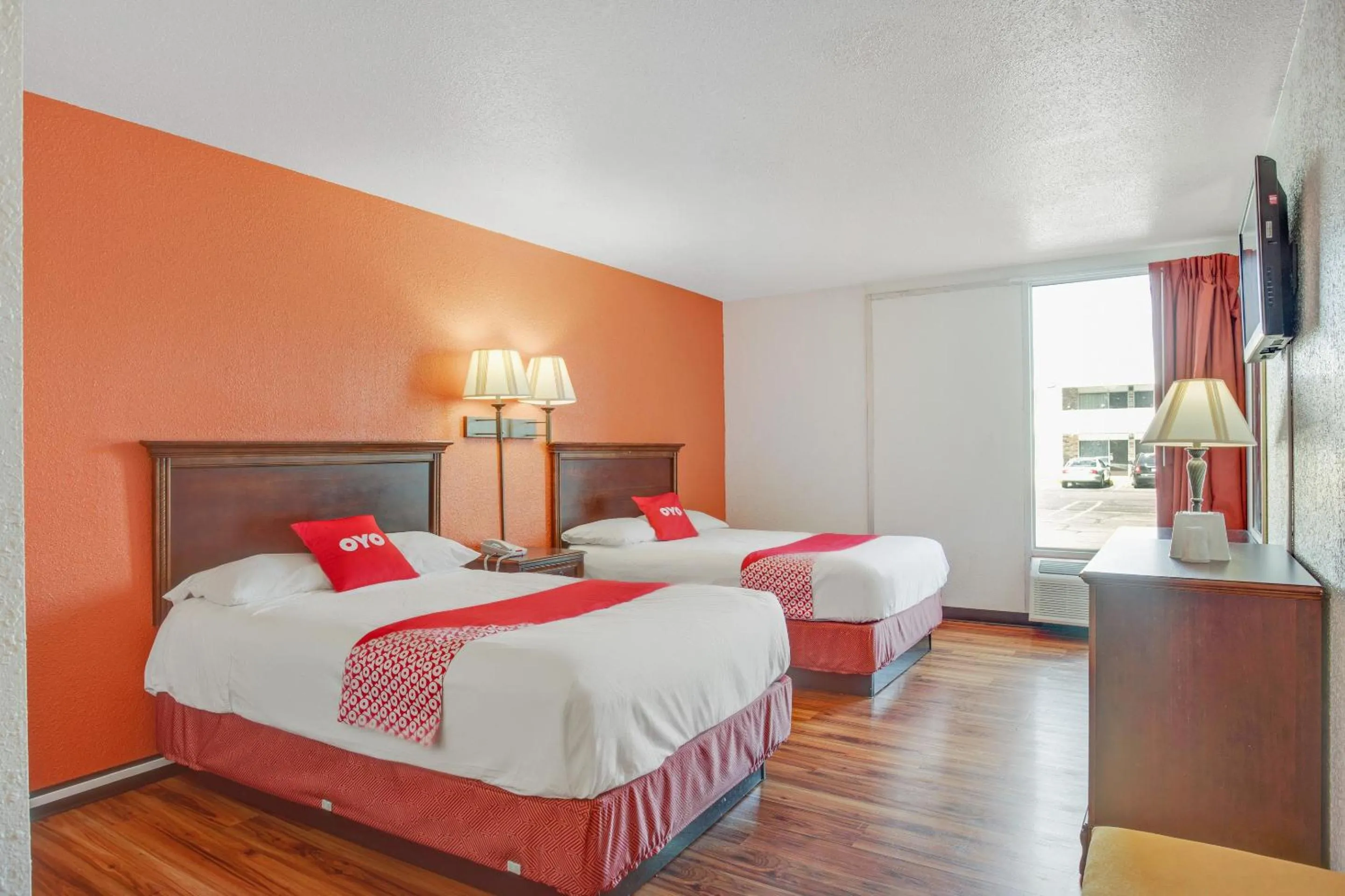 Bedroom, Bed in OYO Hotel Mona Lake Muskegon