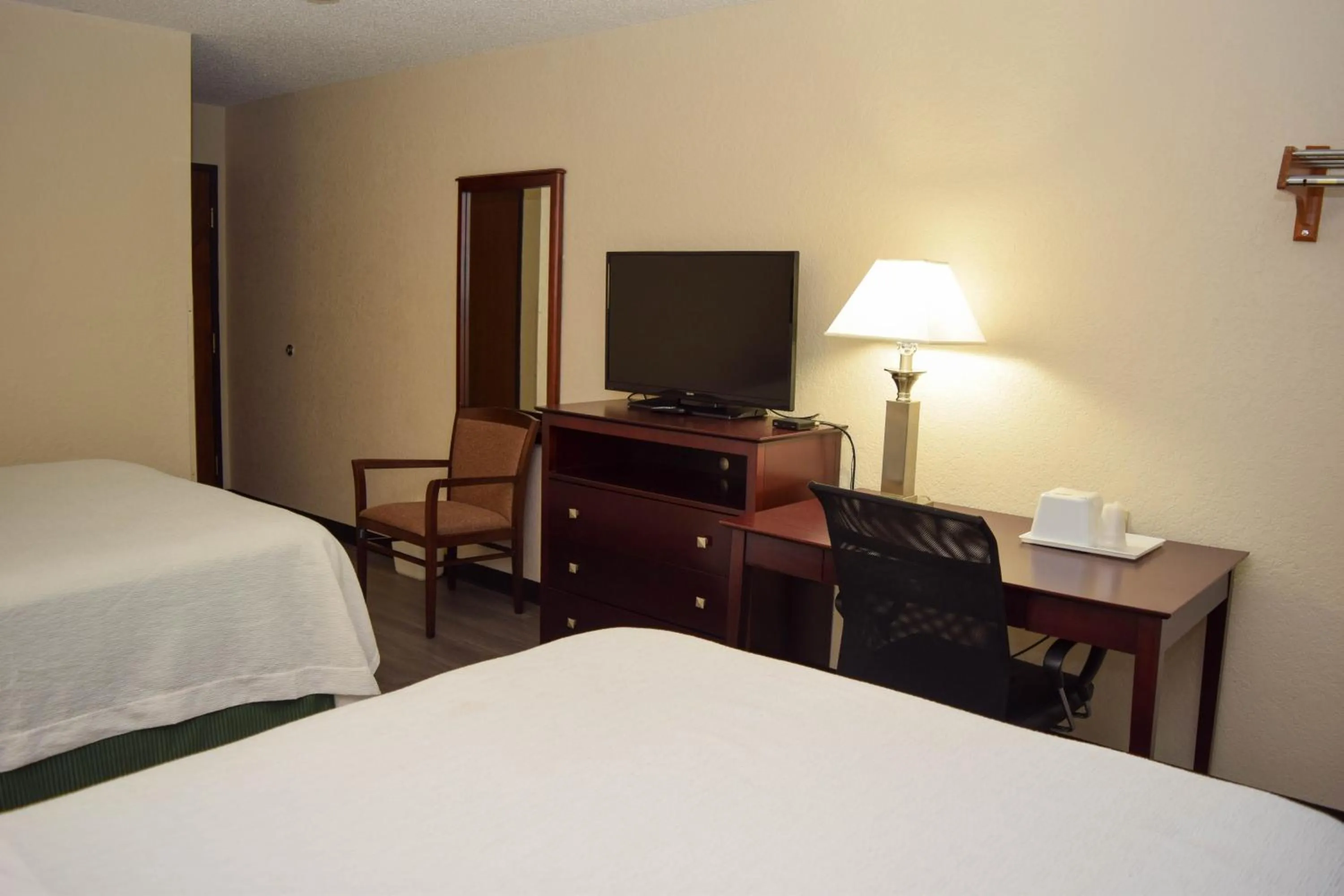 TV and multimedia, Bed in Corning Inn