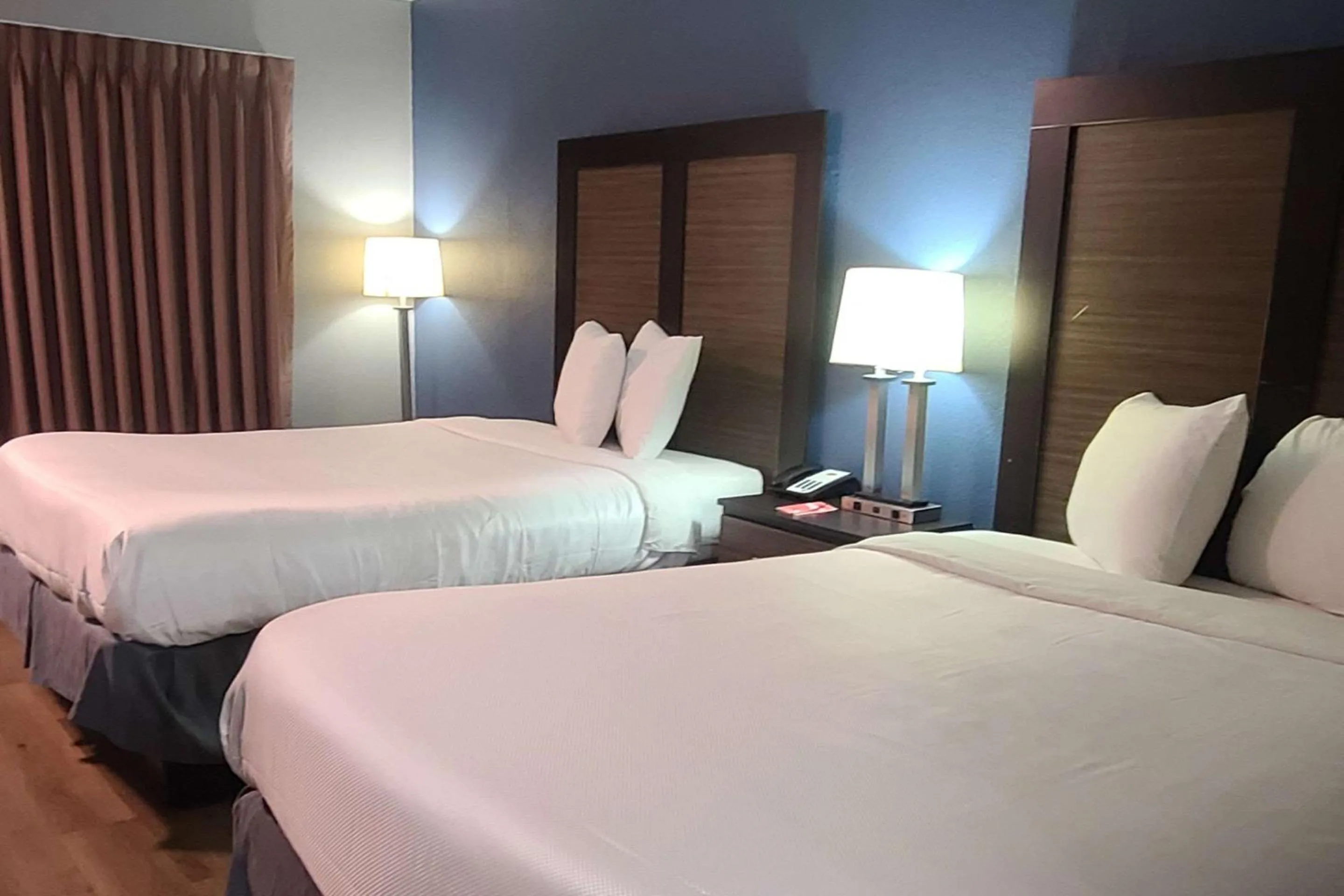 Bedroom, Bed in Econo Lodge Forest City