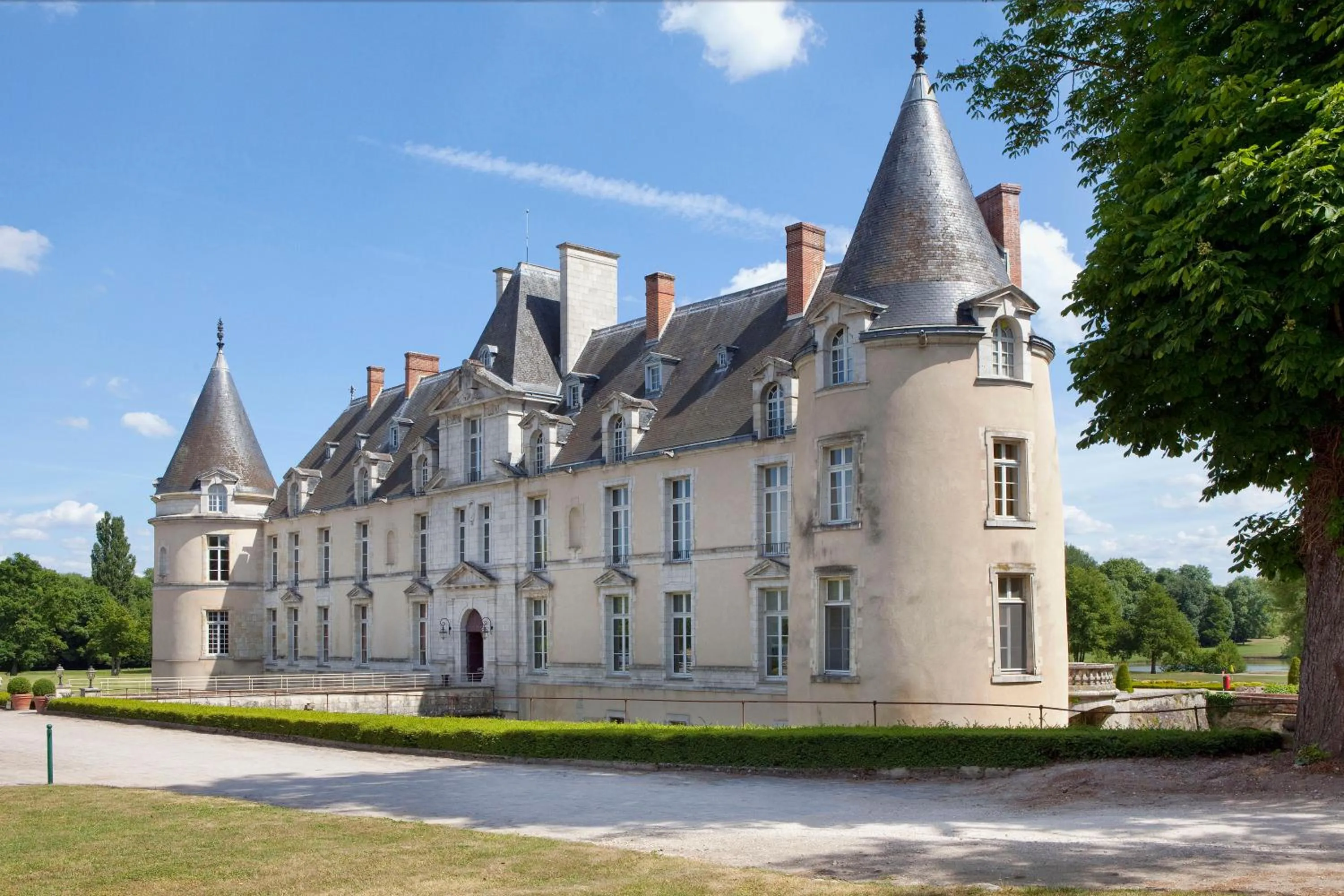 Property building in Château d'Augerville Golf & Spa Resort - TemptingPlaces Collection
