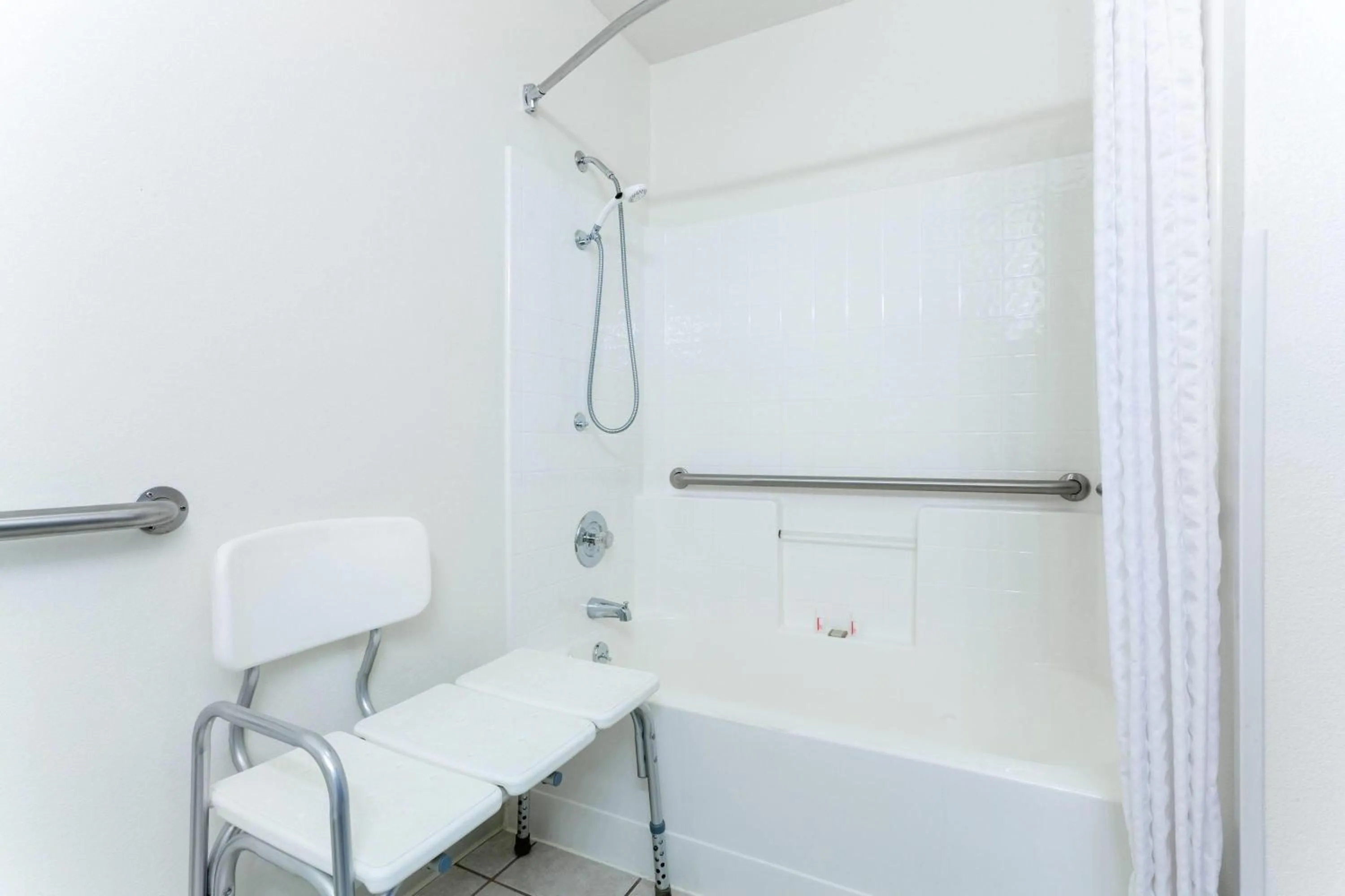 Photo of the whole room in Super 8 by Wyndham Montpelier