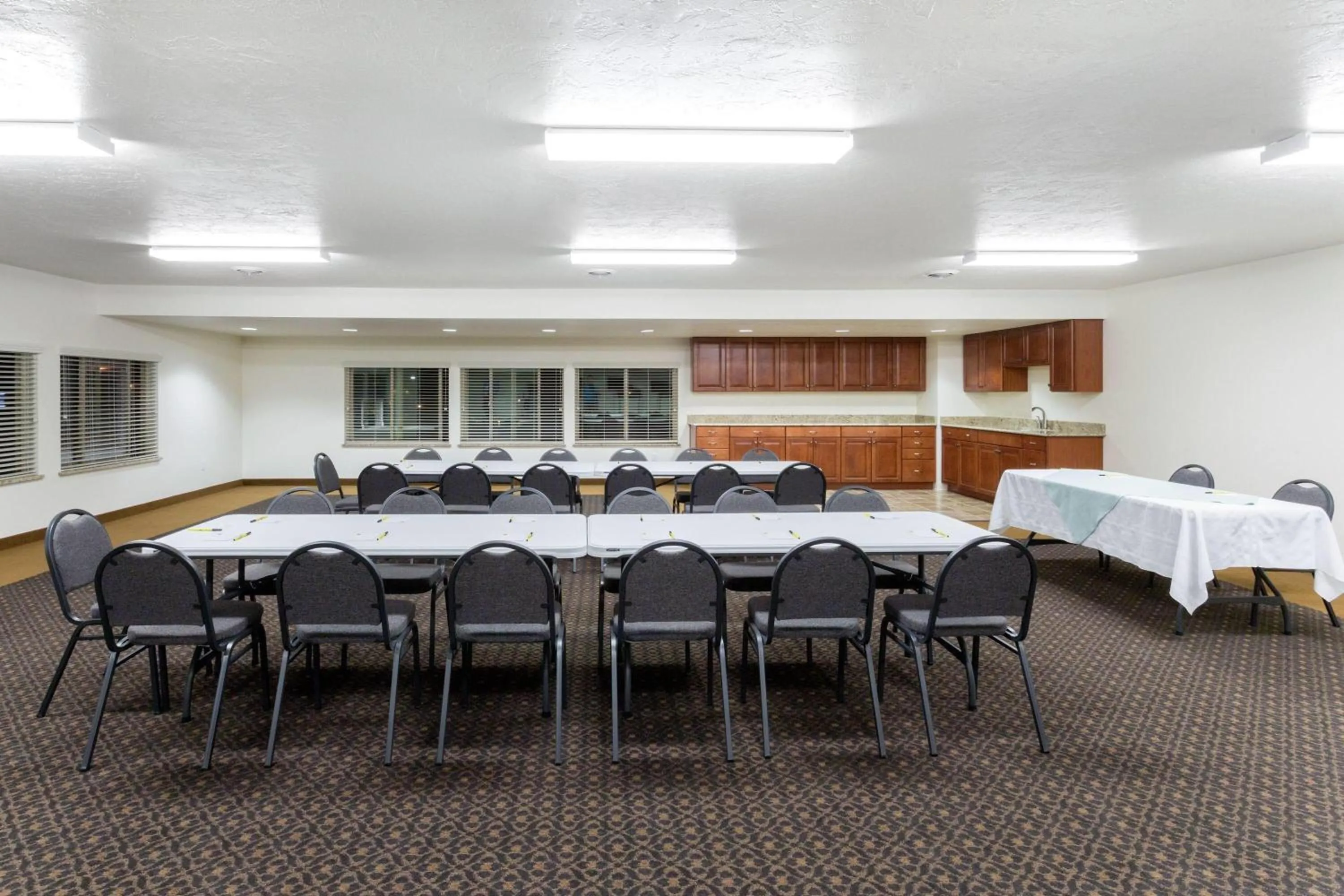 Meeting/conference room in Super 8 by Wyndham Montpelier